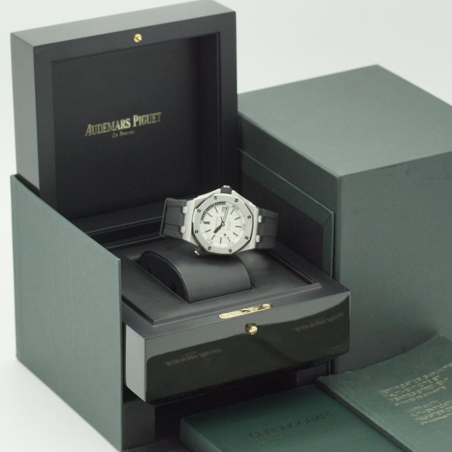 Audemars Piguet Royal Oak Offshore Diver 15710ST - (2/8)