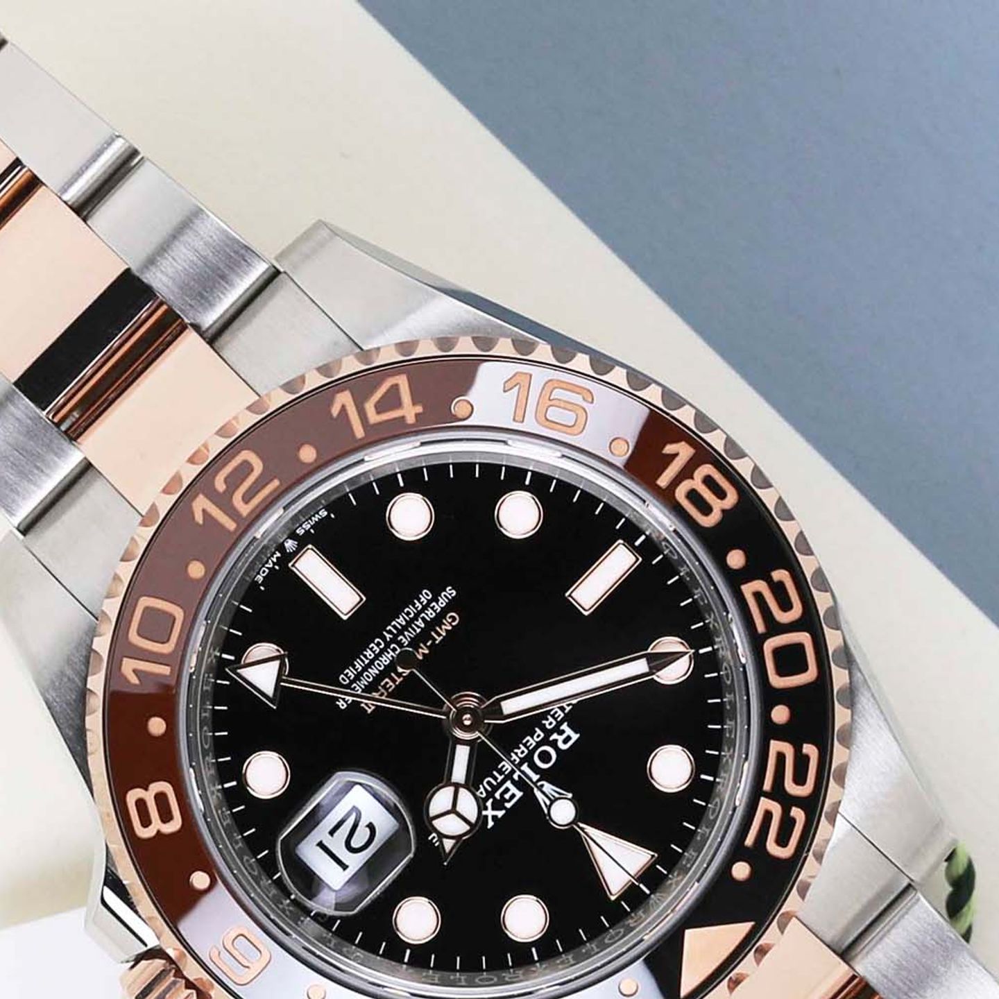 Rolex GMT-Master II 126711CHNR (2022) - Black dial 40 mm Gold/Steel case (4/8)