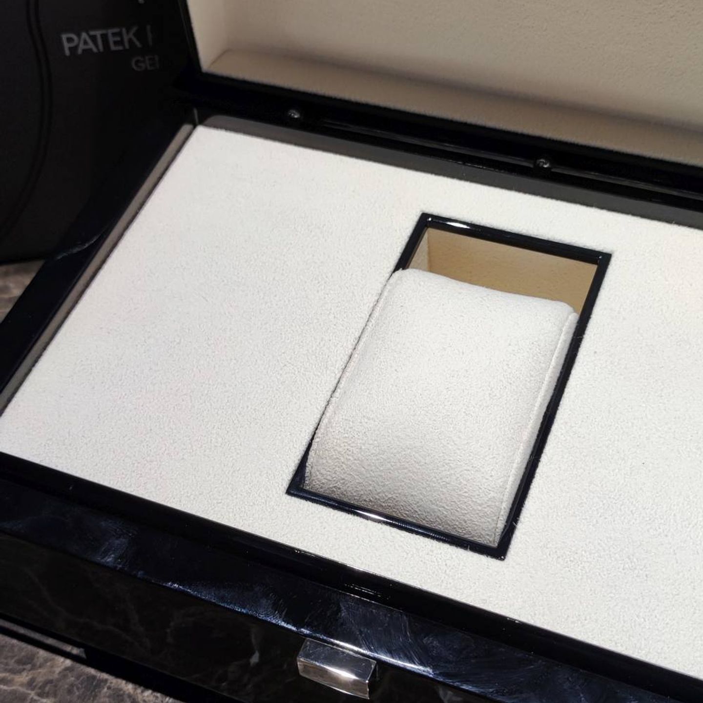 Patek Philippe Calatrava 6119G - (7/7)