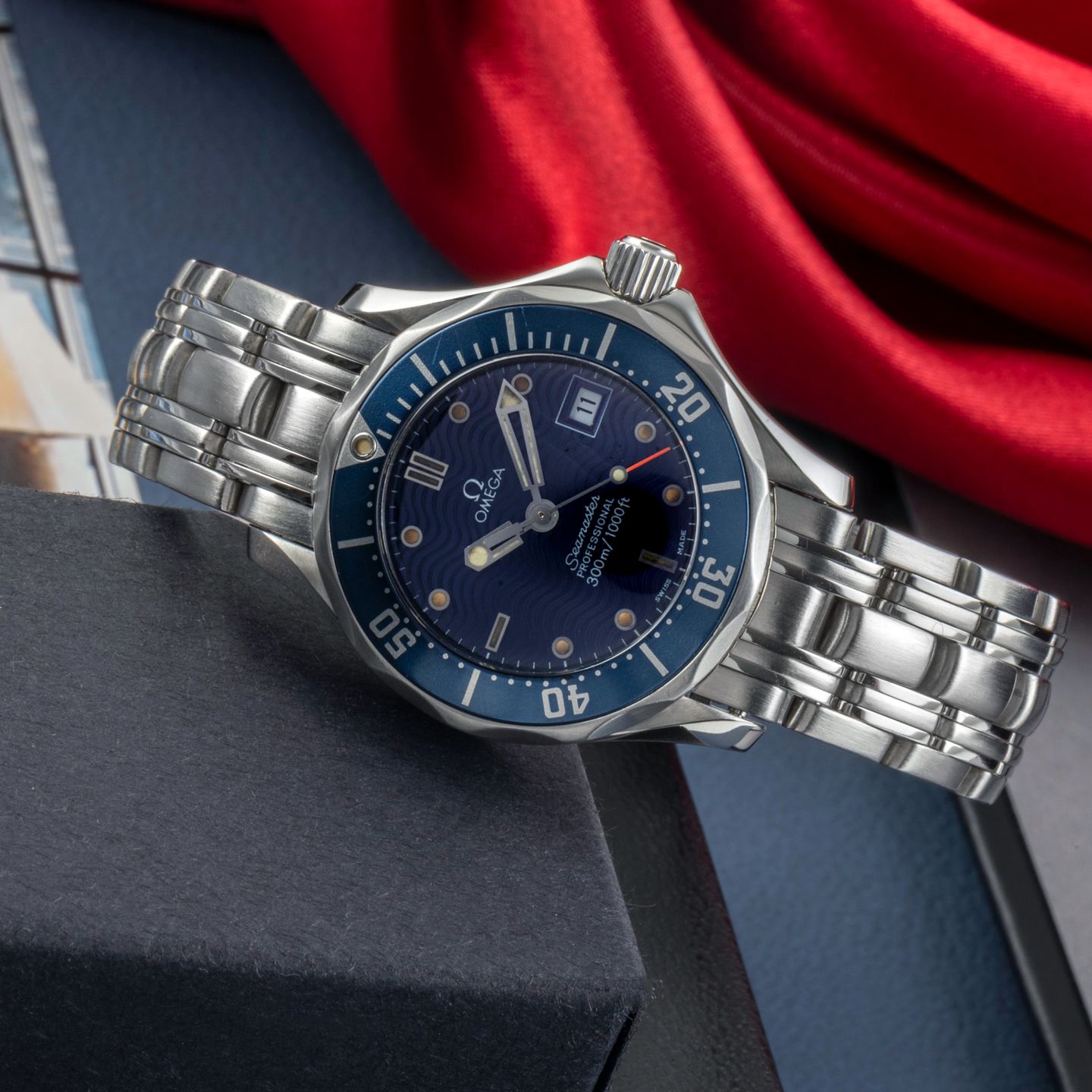 Omega Seamaster Diver 300 M 2583.80.00 (1995) - Blauw wijzerplaat 28mm Staal (2/8)