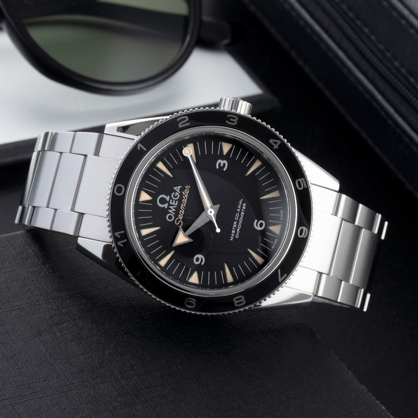 Omega Seamaster 300 233.32.41.21.01.001 - (2/8)