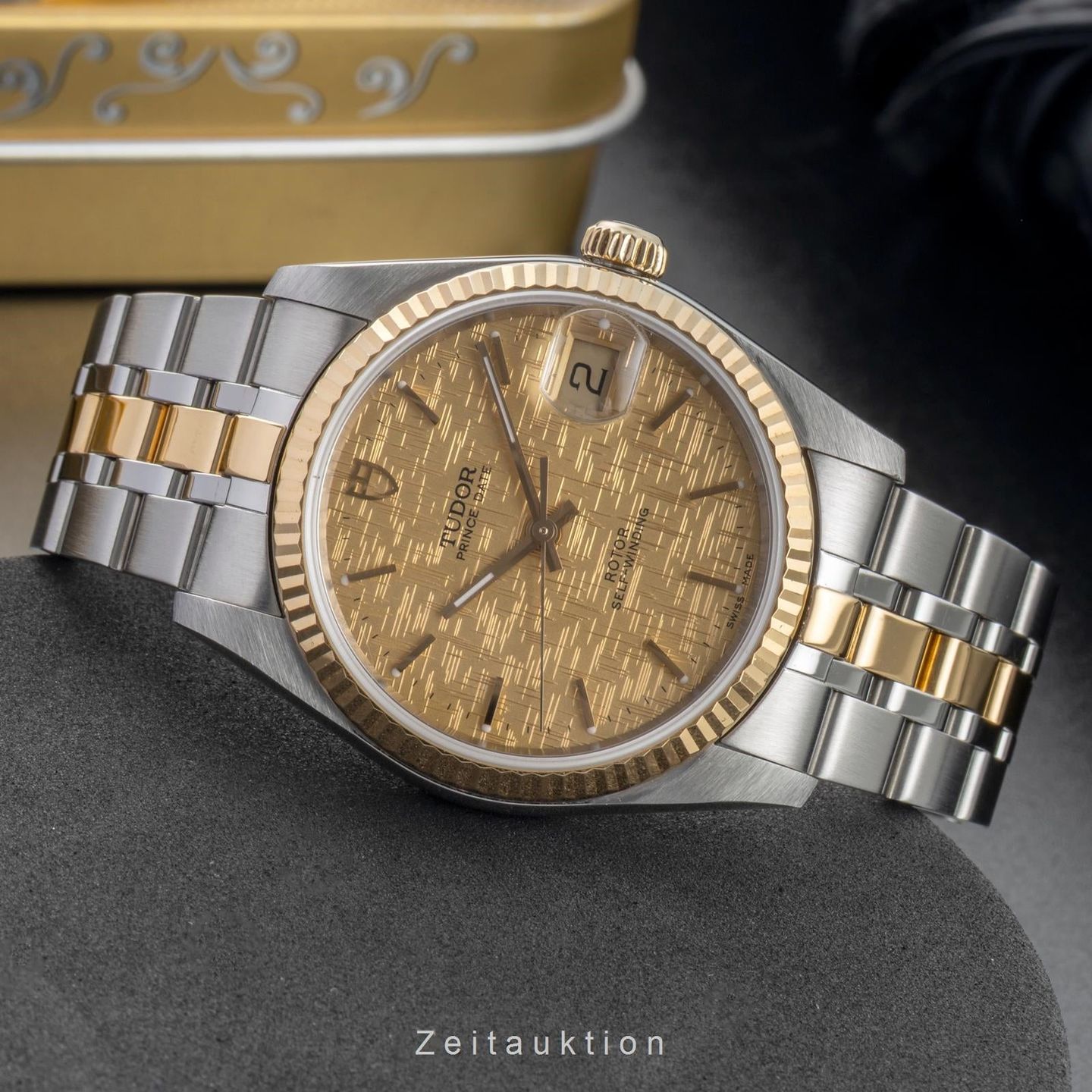 Tudor Prince Date 74033 - (2/8)