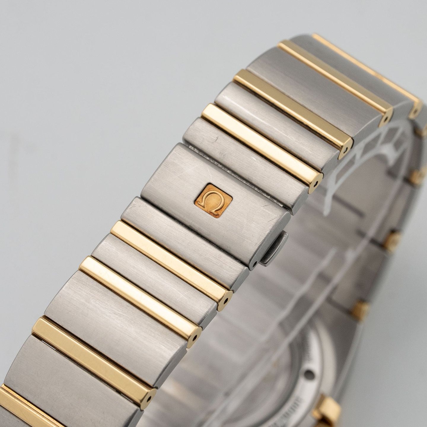 Omega Constellation Double Eagle 1203.30.00 (2007) - Silver dial 38 mm Gold/Steel case (3/6)