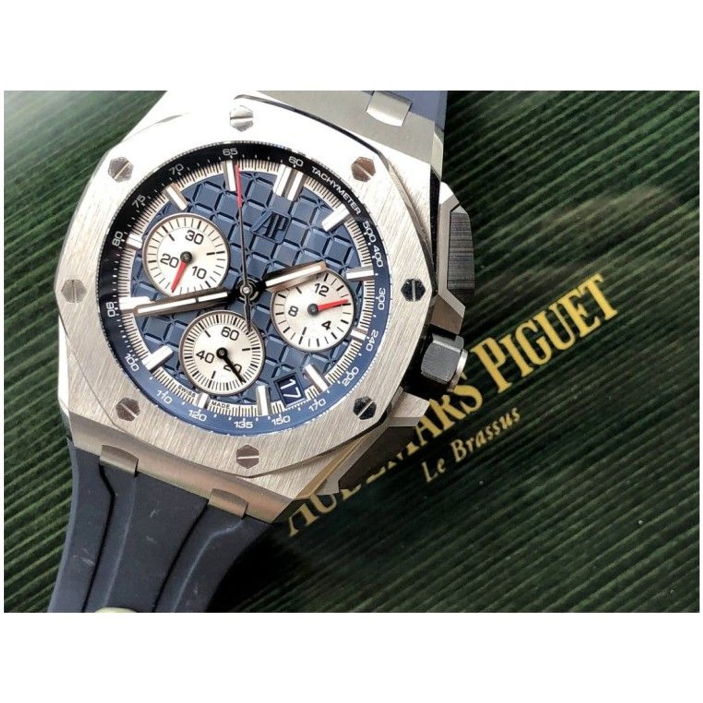 Audemars Piguet Royal Oak Offshore 26420TI.OO.A027CA.01 (2021) - Blue dial 43 mm Titanium case (2/5)