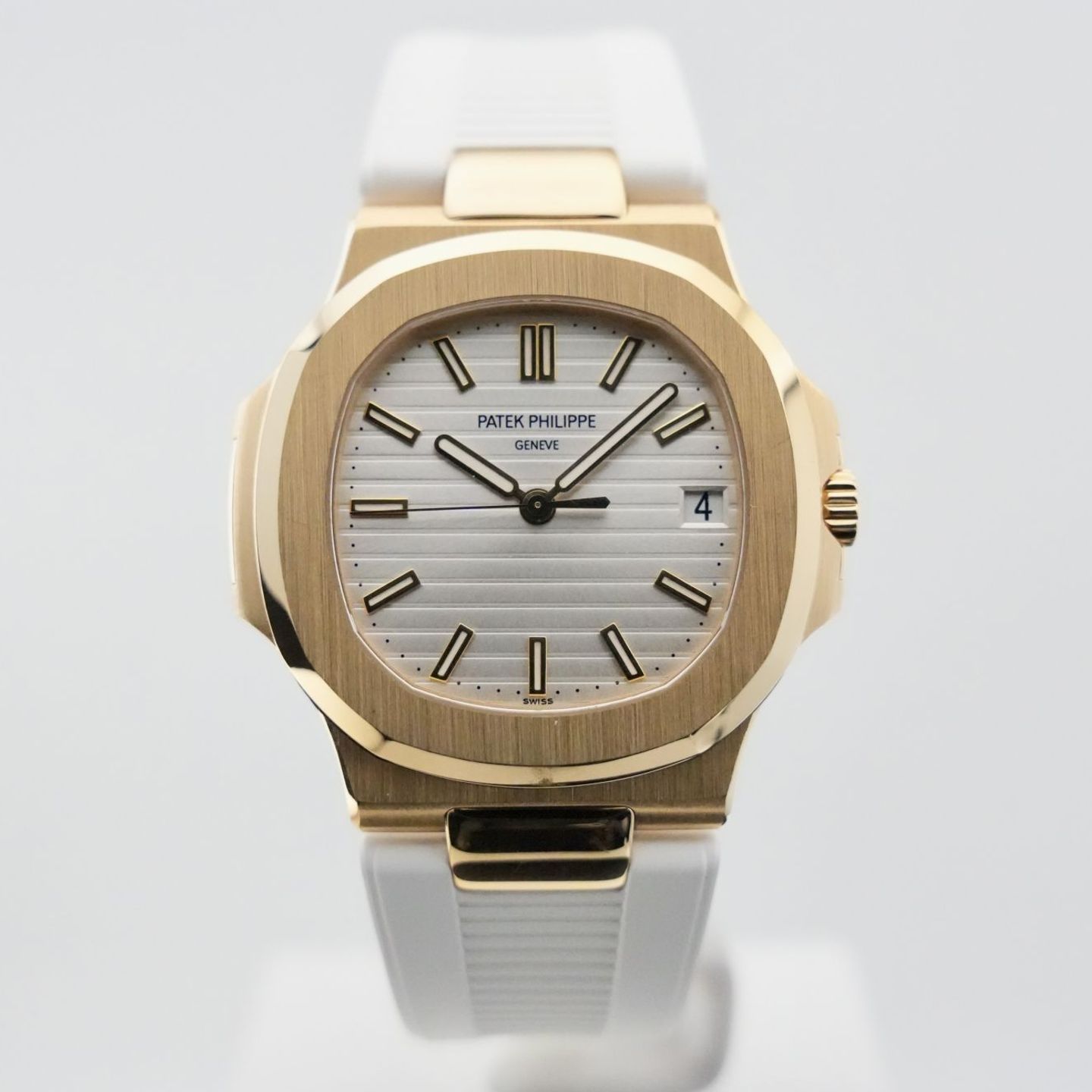 Patek Philippe Nautilus 5711J (2008) - Wit wijzerplaat 40mm Geelgoud (1/8)