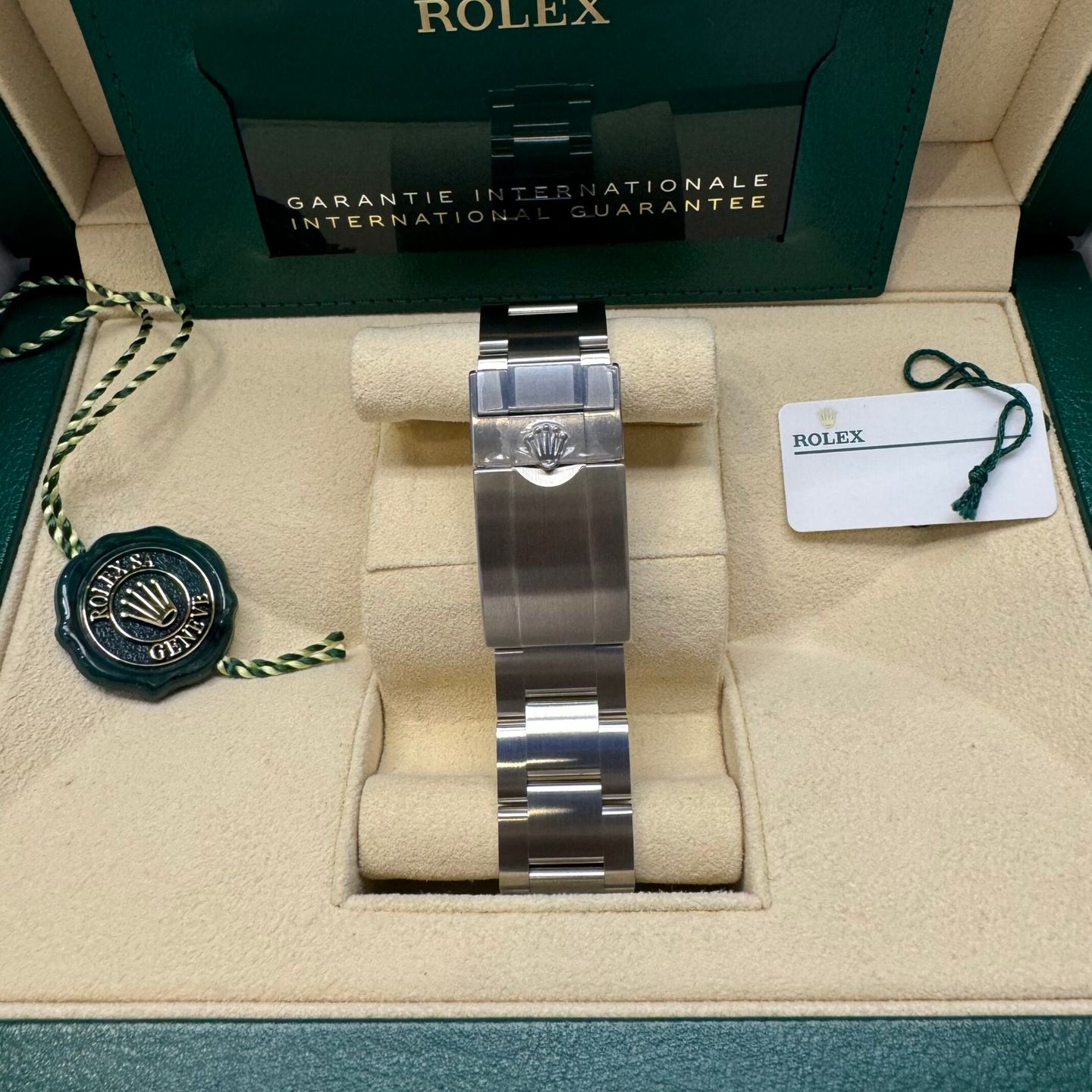 Rolex Explorer II 226570 (2024) - 42 mm Steel case (6/6)