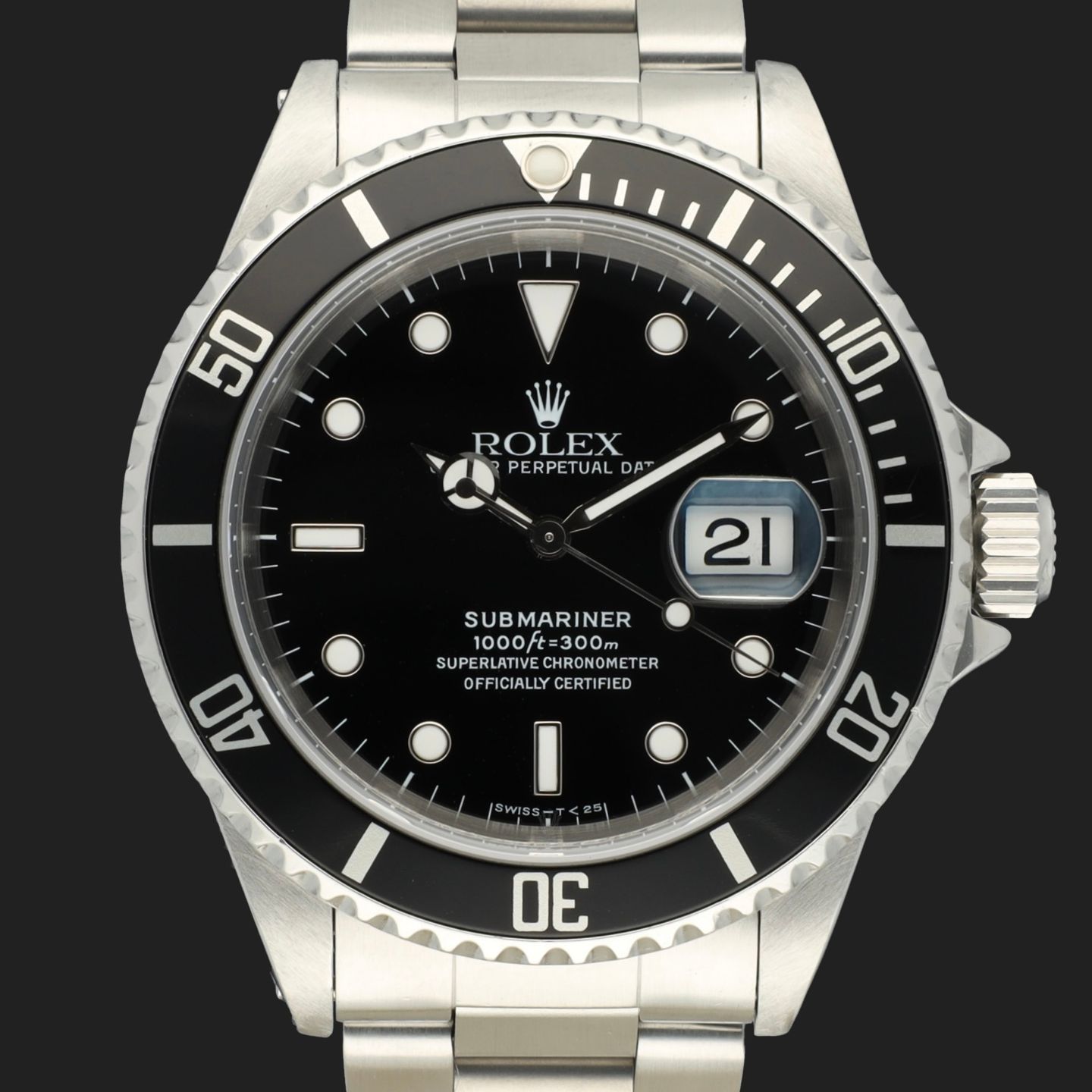 Rolex Submariner Date 16610 (1996) - Black dial 40 mm Steel case (2/8)