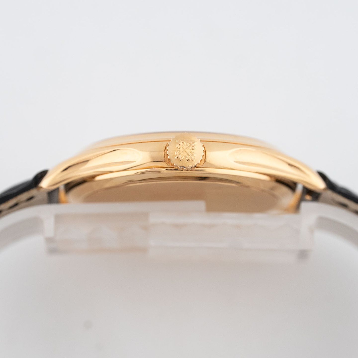Patek Philippe Calatrava 5227R-001 (2017) - Beige dial 39 mm Rose Gold case (3/6)