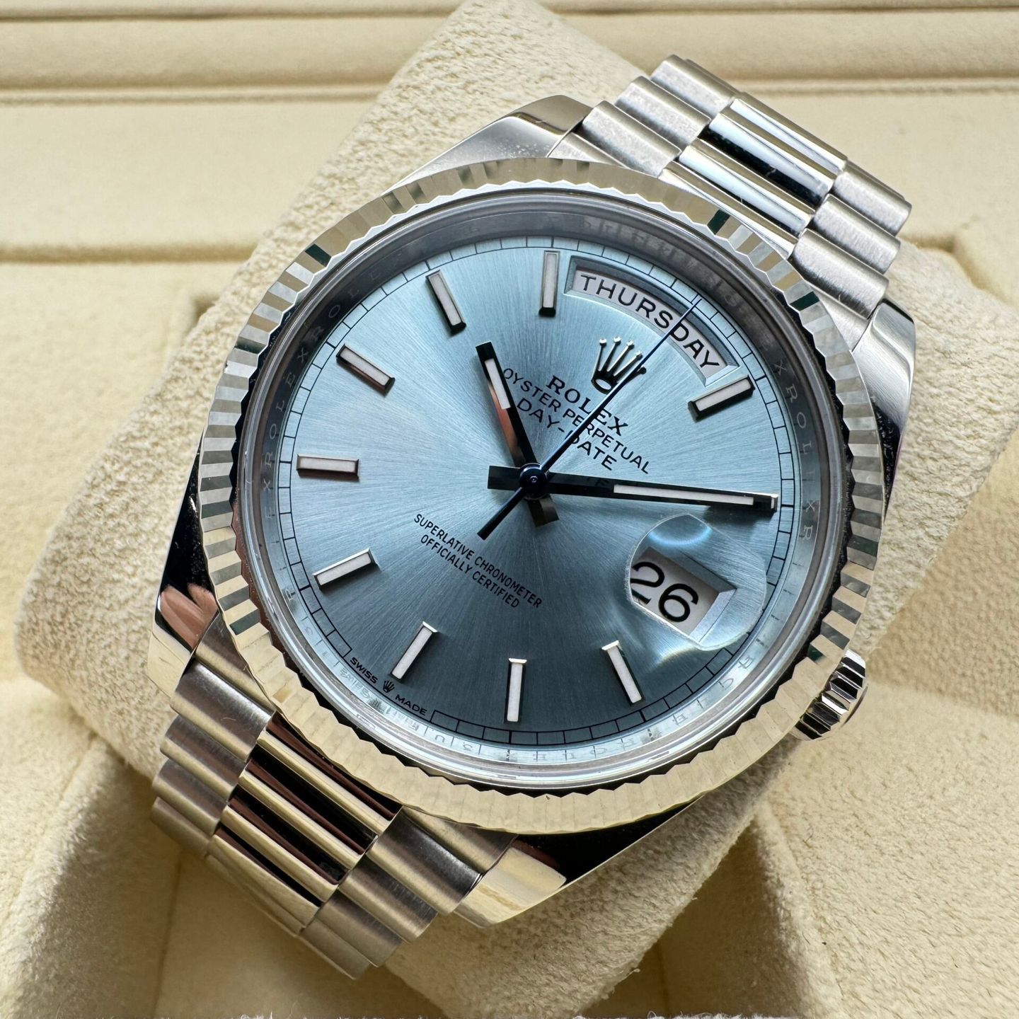 Rolex Day-Date 40 228236 (2024) - Blauw wijzerplaat 40mm Platina (3/8)