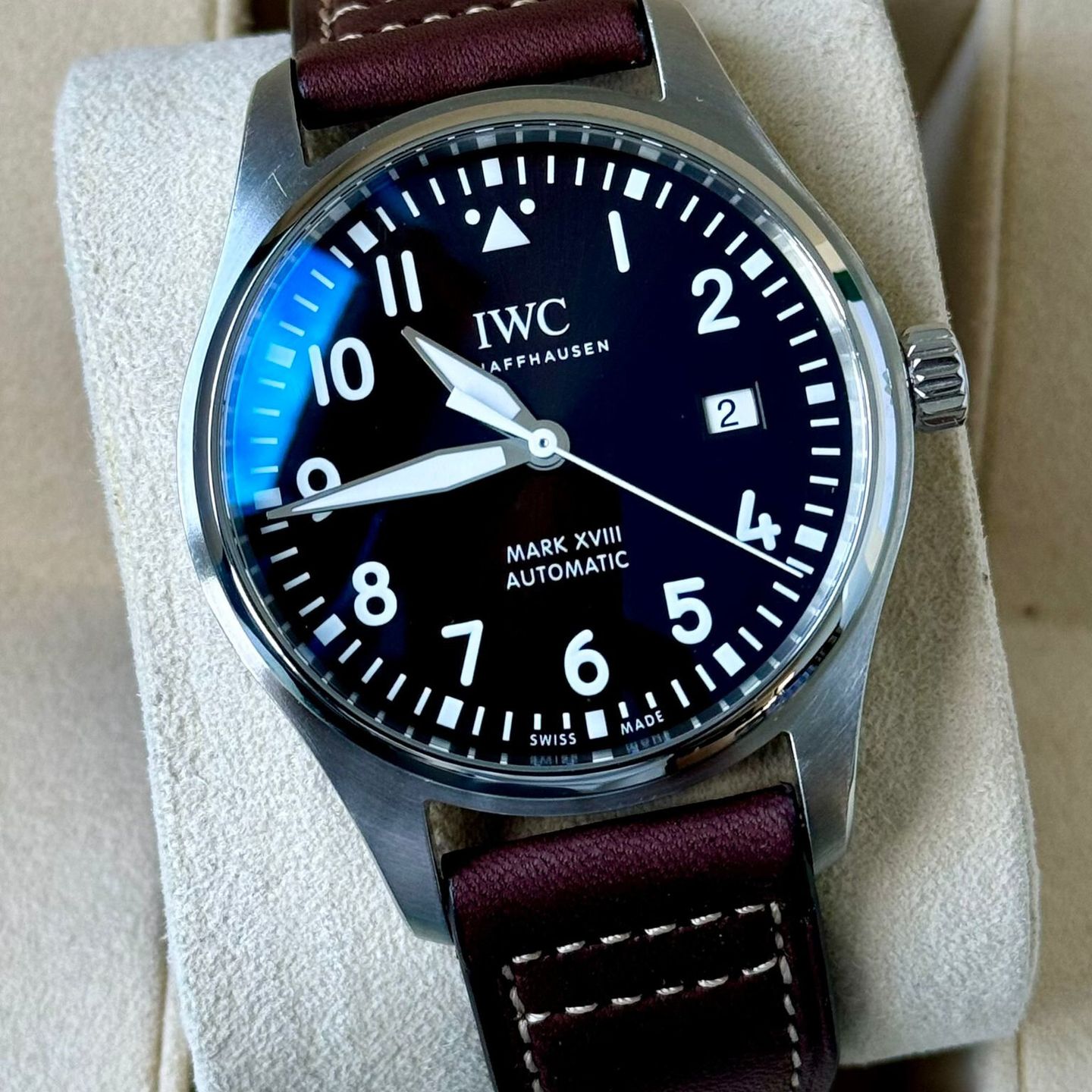 IWC Pilot Mark IW327003 (2020) - Bruin wijzerplaat 40mm Staal (2/8)