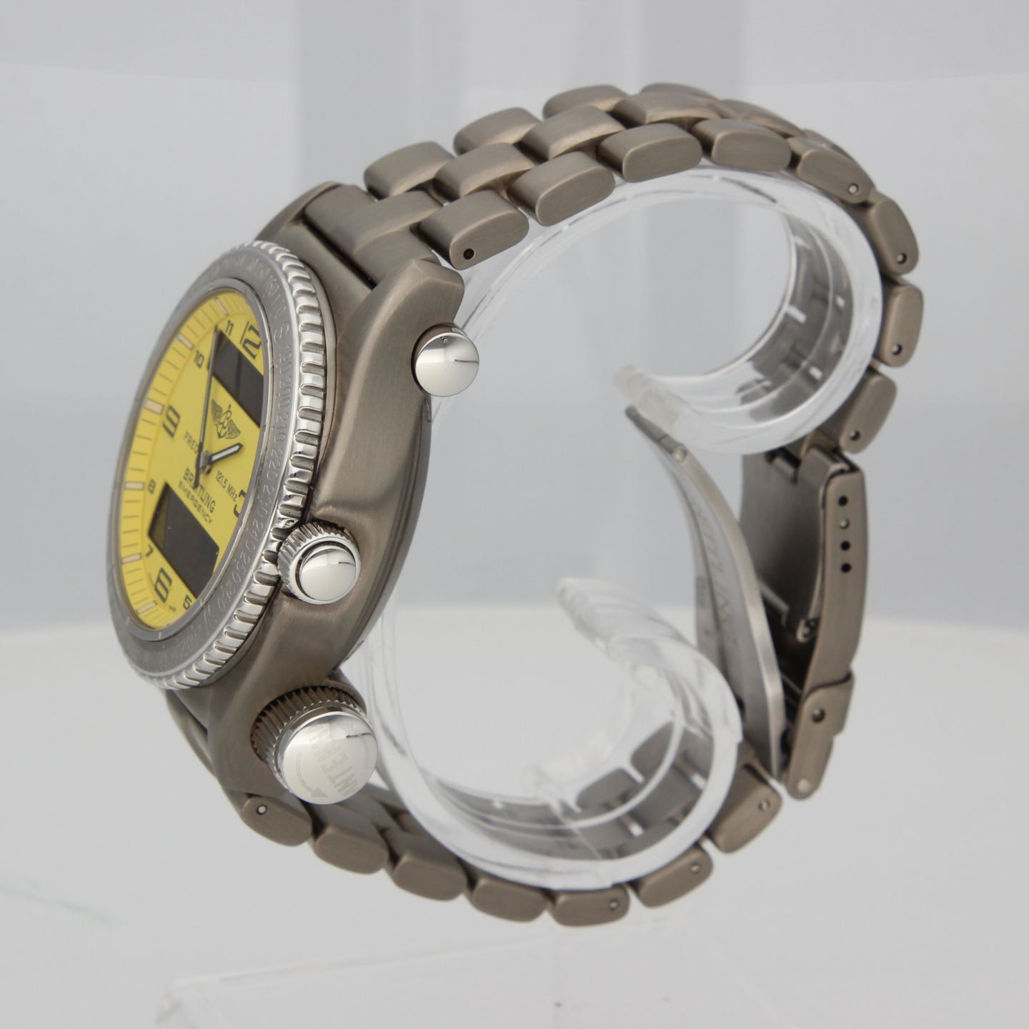 Breitling Emergency E56121.1 (1998) - Yellow dial 43 mm Titanium case (6/8)