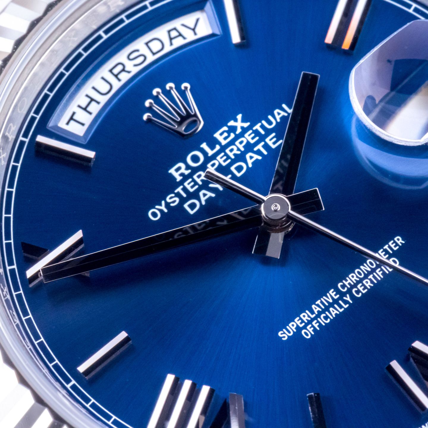 Rolex Day-Date 40 228239 (2022) - Blue dial 40 mm White Gold case (2/8)