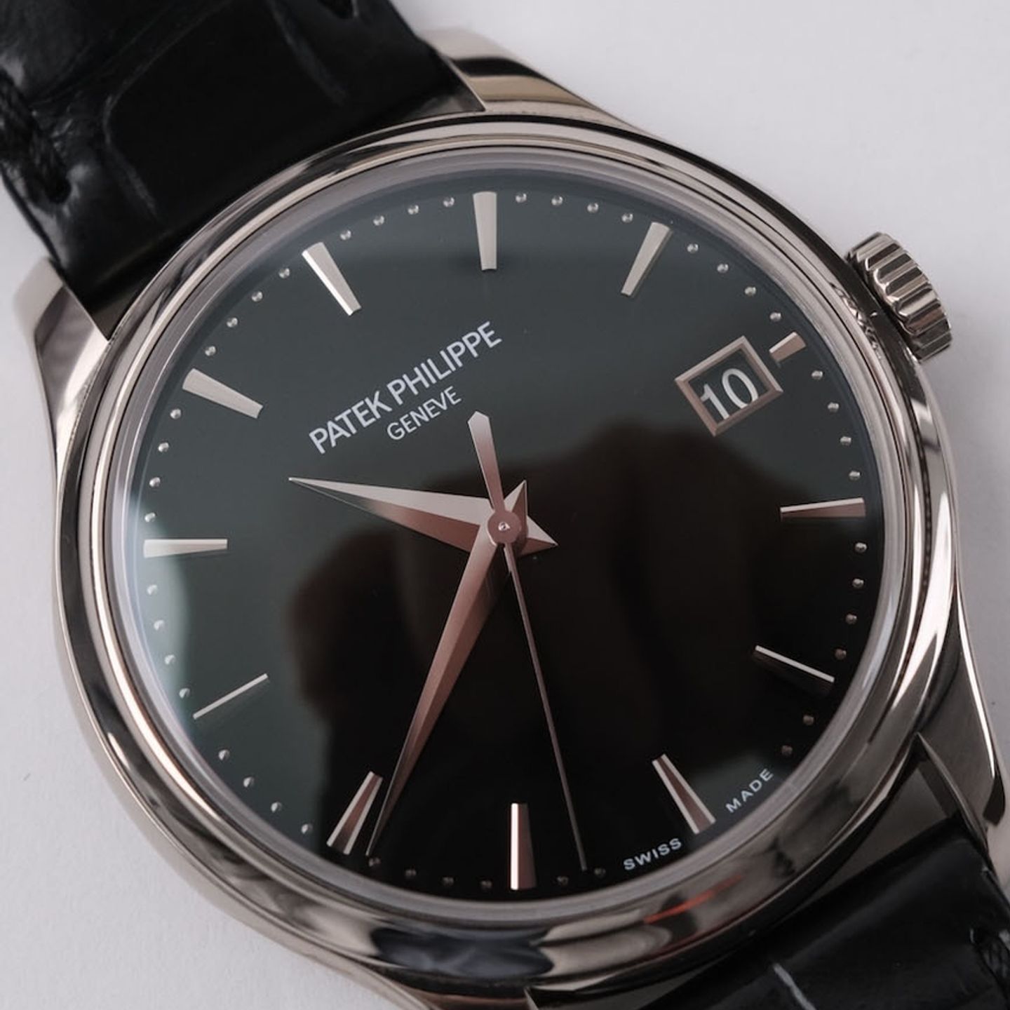 Patek Philippe Calatrava 5227G-010 - (2/8)