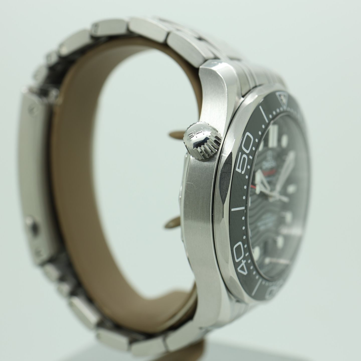 Omega Seamaster Diver 300 M 210.30.42.20.01.001 (2019) - Black dial 42 mm Steel case (5/8)