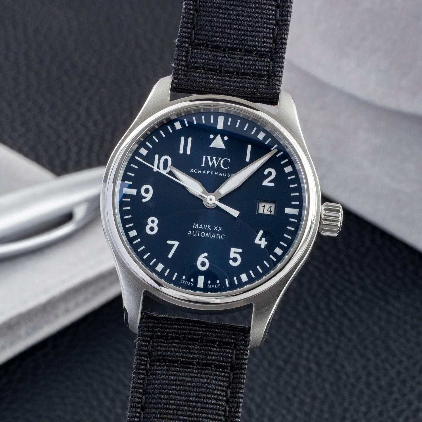 IWC Pilot Mark IW328203 (Unknown (random serial)) - Blue dial 40 mm Steel case (3/8)