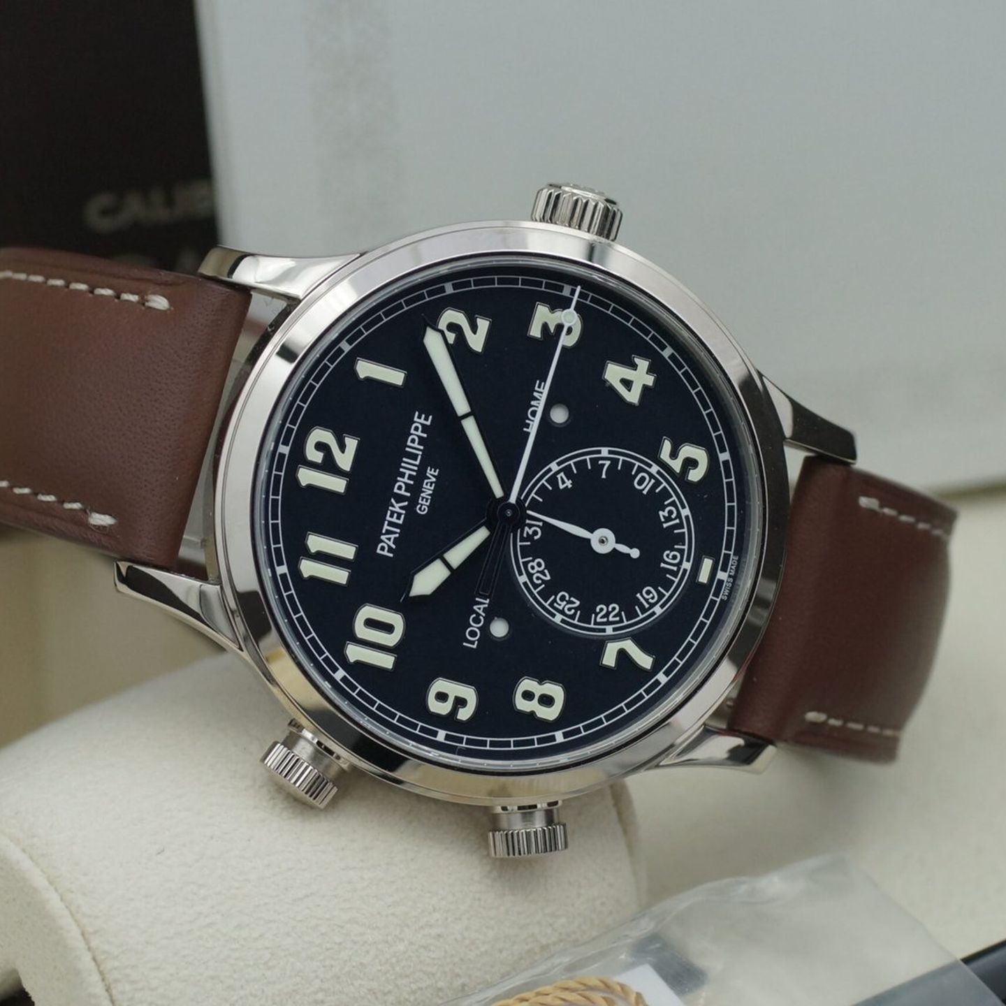 Patek Philippe Calatrava 5524G - (1/8)