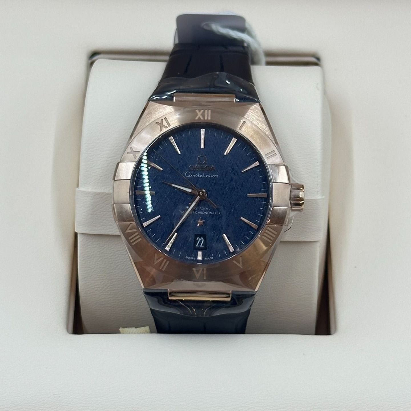 Omega Constellation 131.53.39.20.03.001 (2024) - Blue dial 39 mm Rose Gold case (5/8)