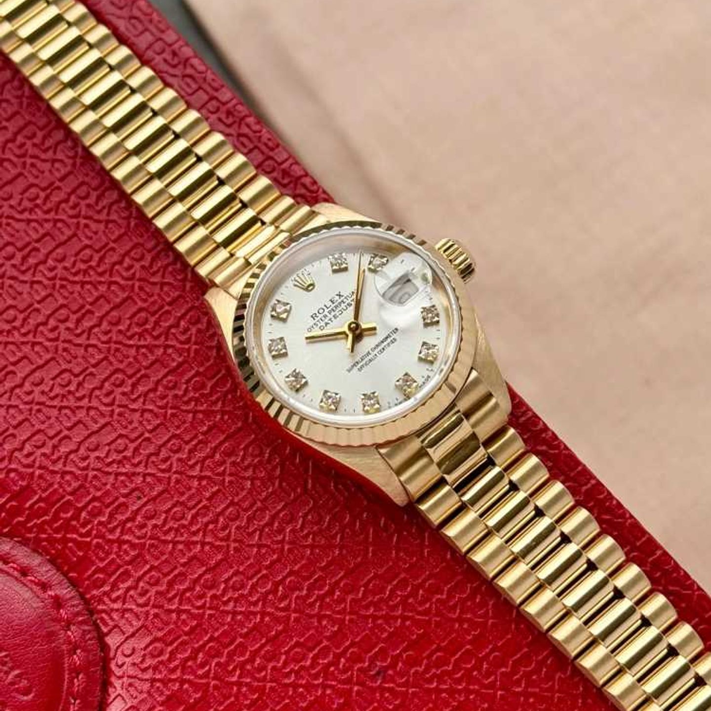 Rolex Lady-Datejust 69178 (1991) - Zilver wijzerplaat 26mm Geelgoud (1/8)