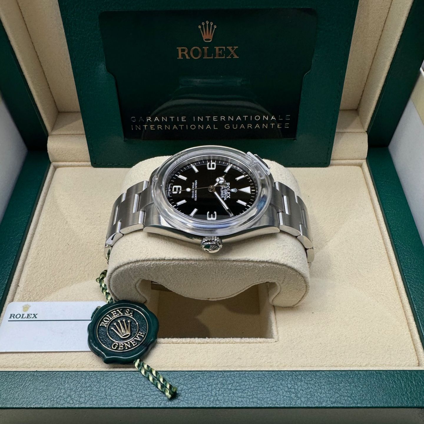 Rolex Explorer 224270 (2024) - Black dial 40 mm Steel case (3/6)