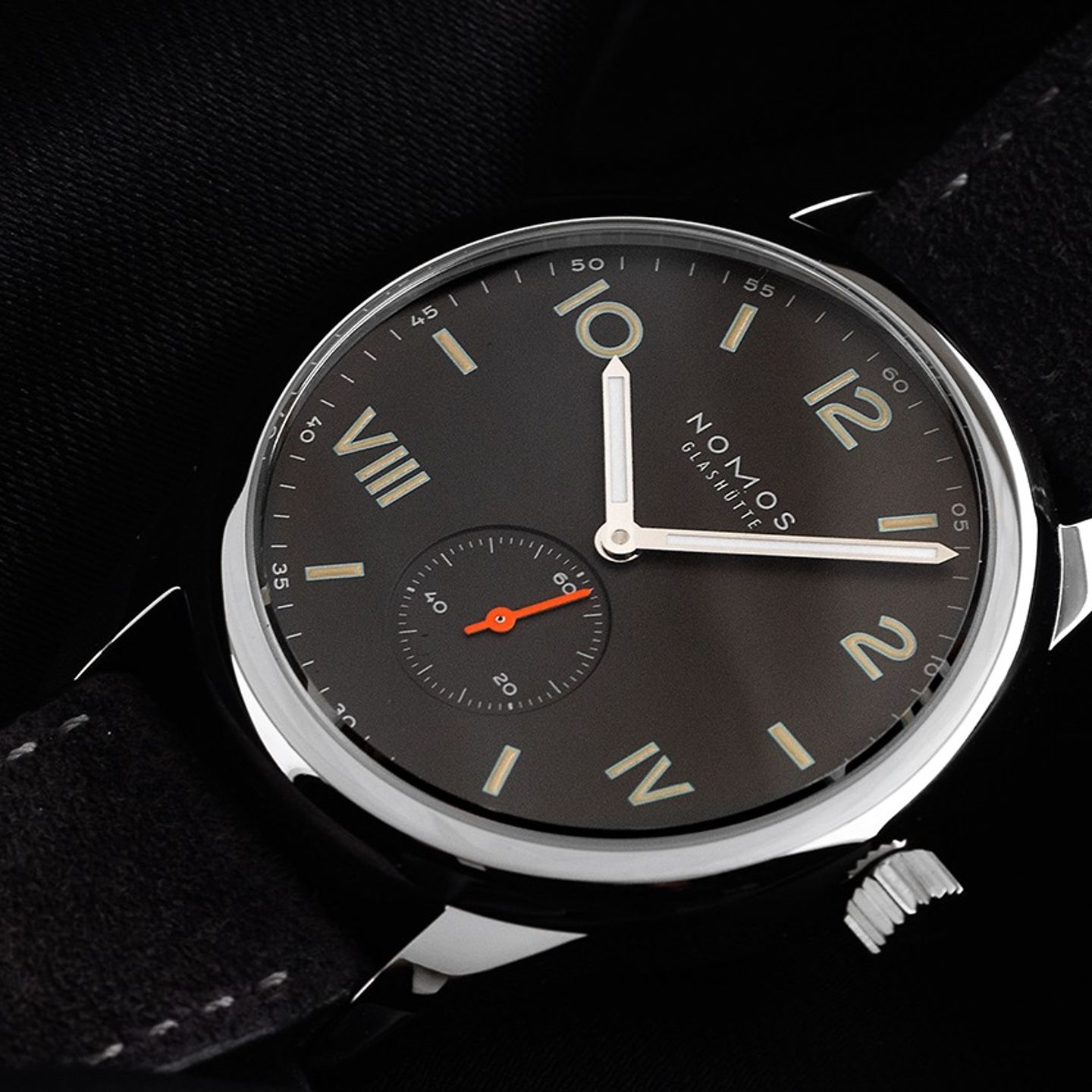 NOMOS Club Campus 736 (2026) - Black dial 39 mm Steel case (3/7)