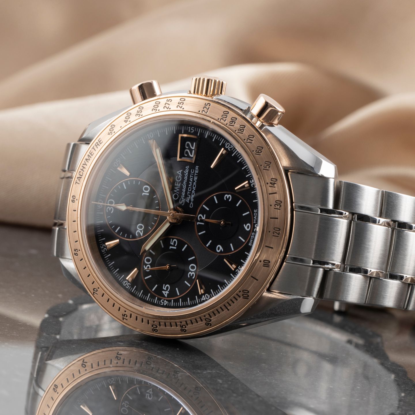 Omega Speedmaster Date 323.21.40.40.01.001 - (2/8)