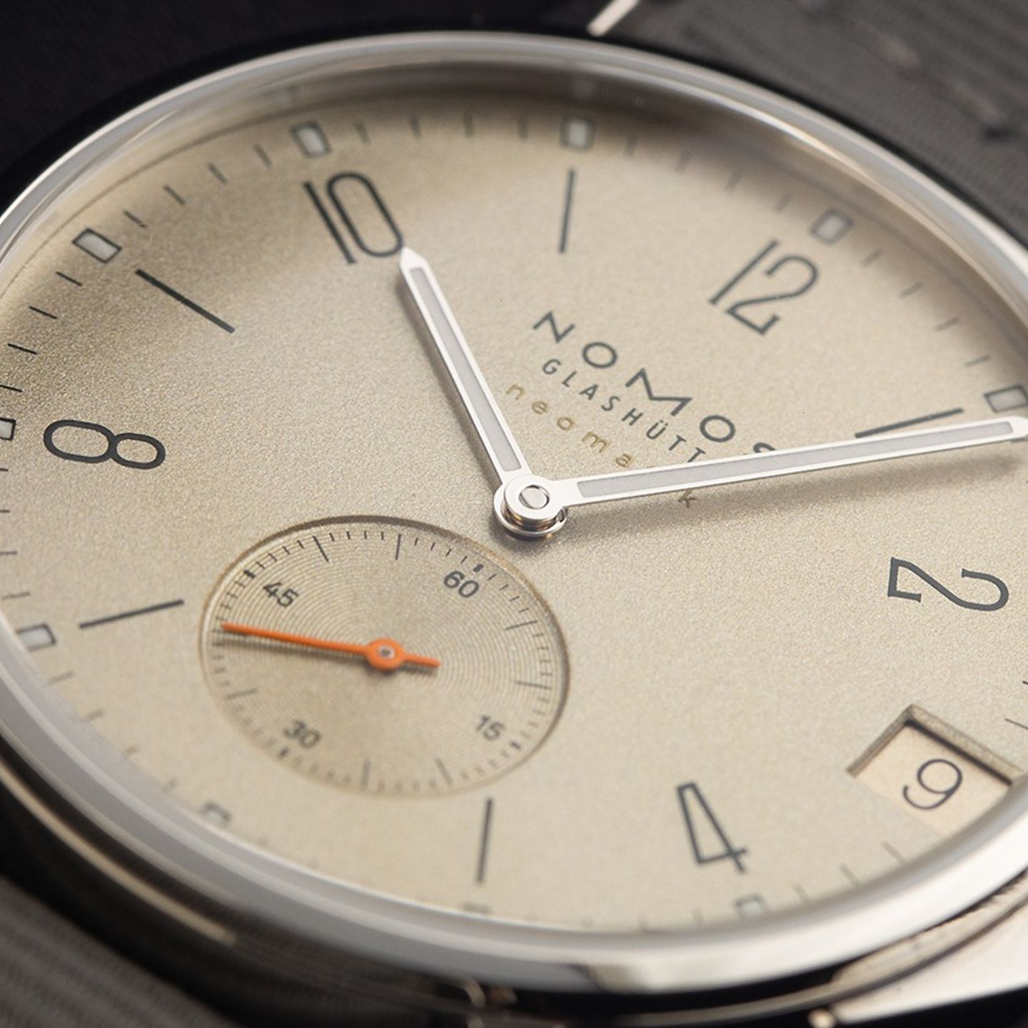 NOMOS Ahoi Neomatik 517 (2026) - Brown dial 39 mm Steel case (3/7)