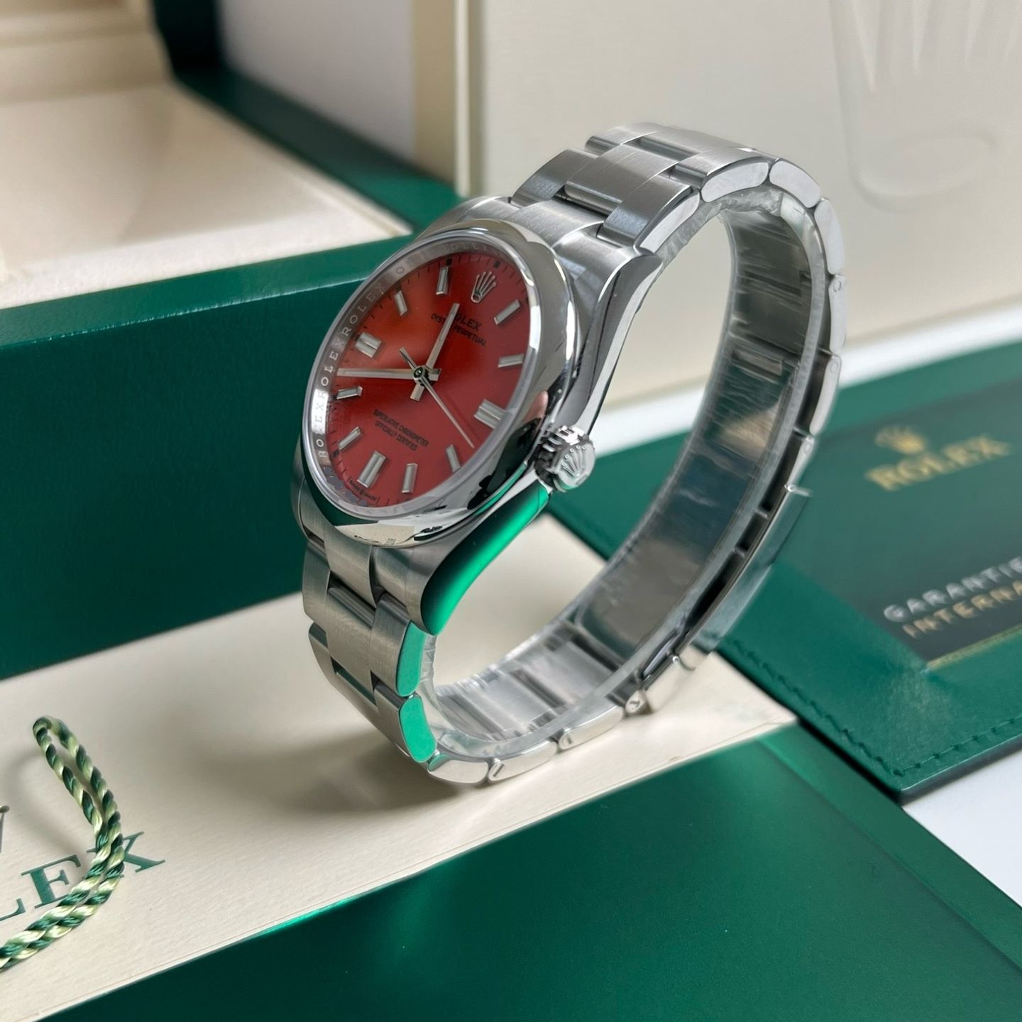 Rolex Oyster Perpetual 36 126000 (2023) - Rood wijzerplaat 36mm Staal (3/5)