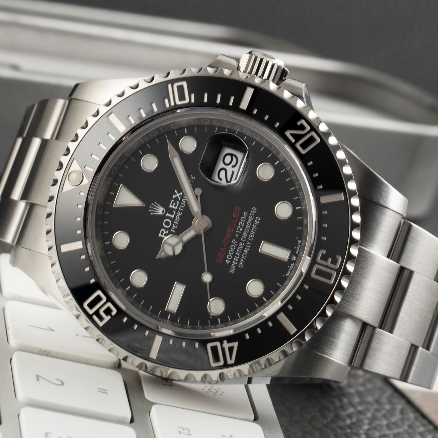 Rolex Sea-Dweller 126600 (Unknown (random serial)) - Black dial 43 mm Steel case (2/8)