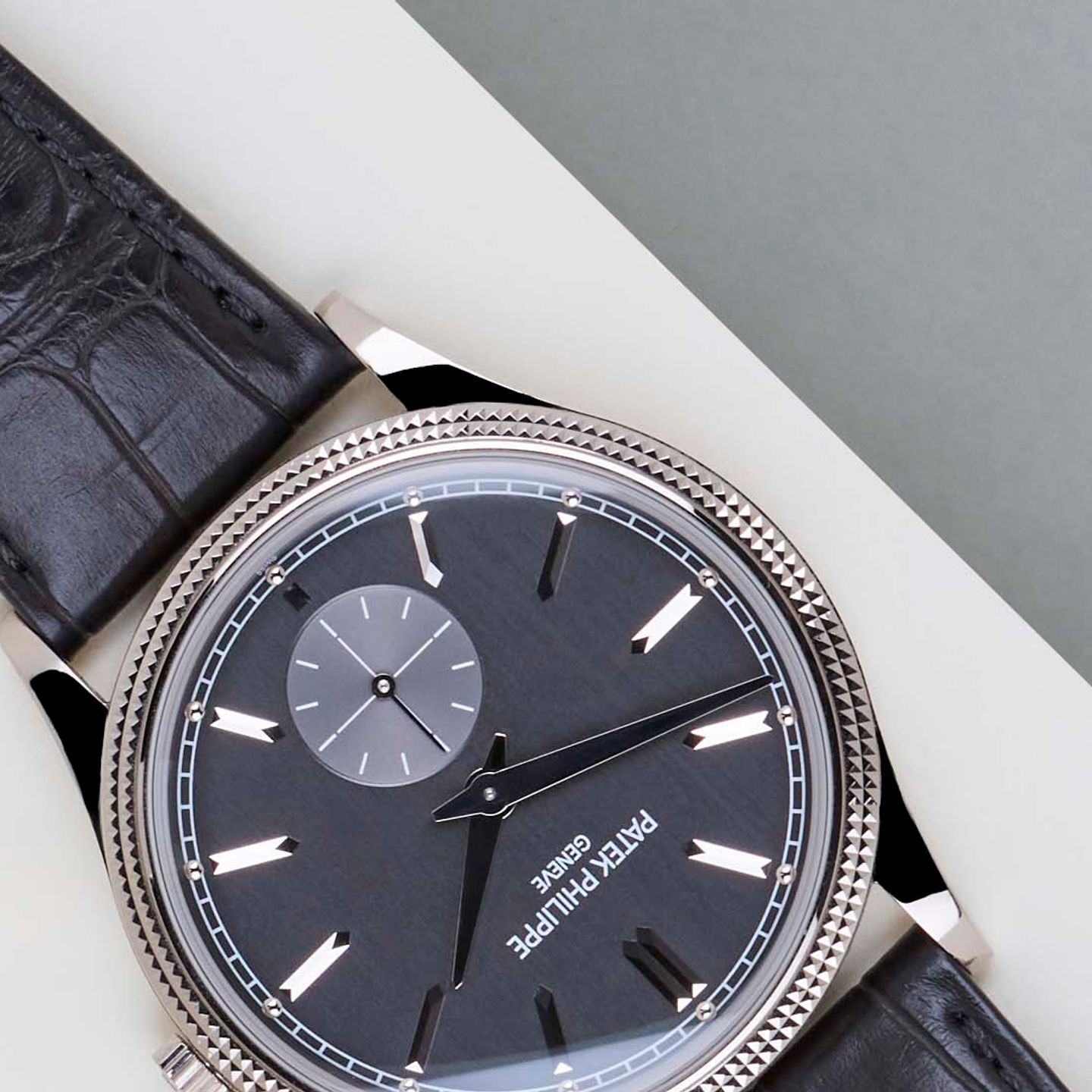 Patek Philippe Calatrava 6119G-001 - (4/8)