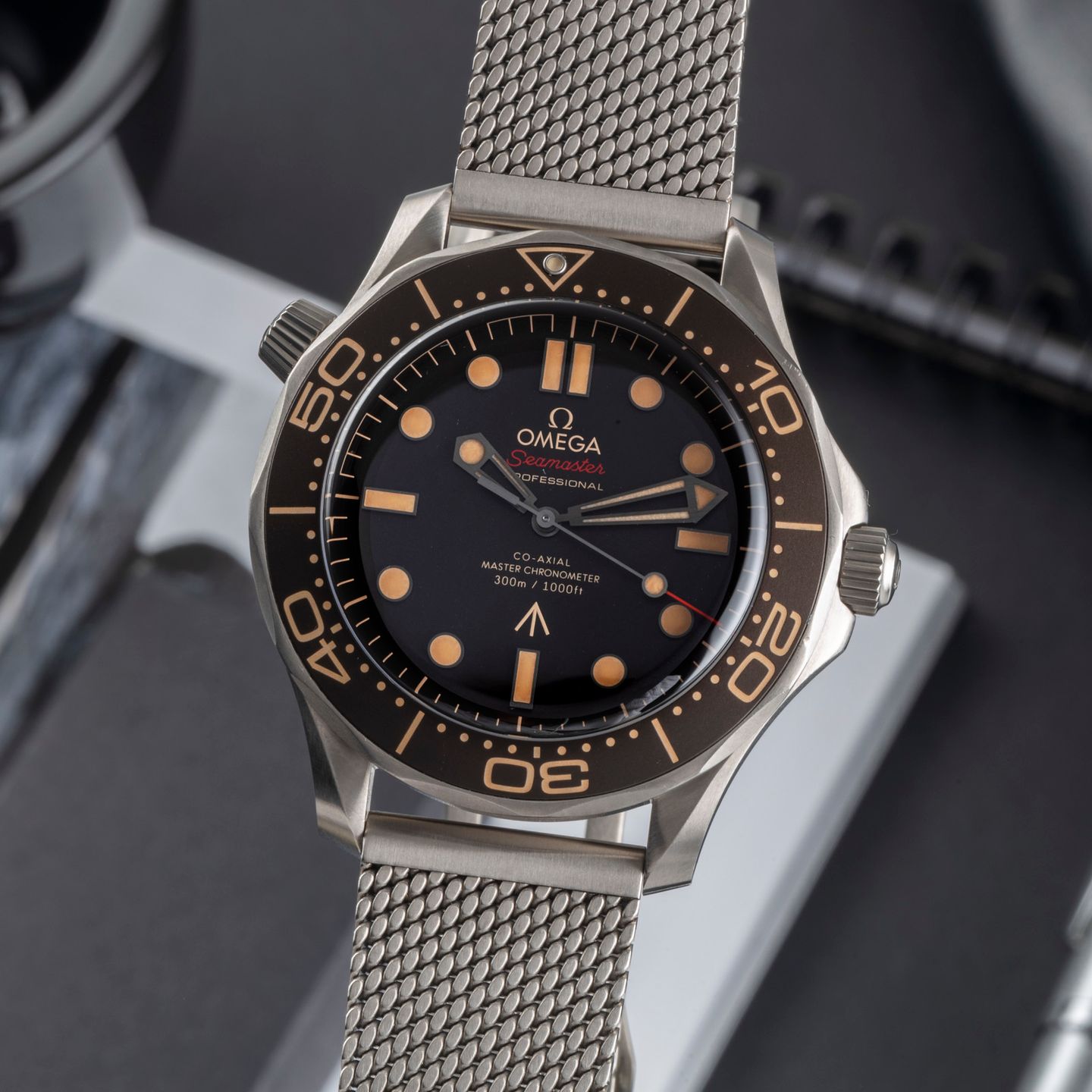 Omega Seamaster Diver 300 M 210.90.42.20.01.001 (Onbekend (willekeurig serienummer)) - Bruin wijzerplaat 42mm Titanium (3/8)