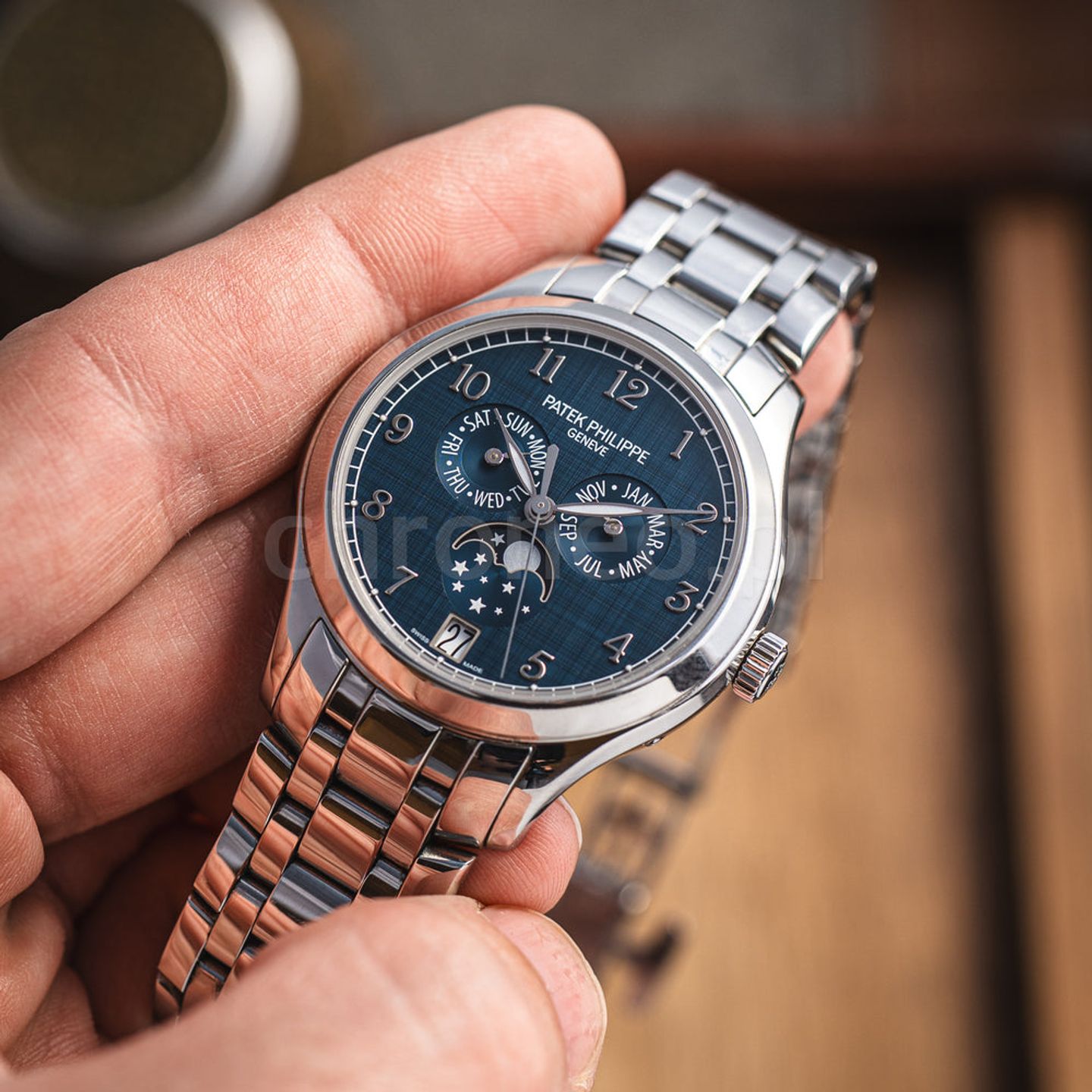 Patek Philippe Annual Calendar 4947/1A-001 (Unknown (random serial)) - Blue dial 38 mm Steel case (5/8)