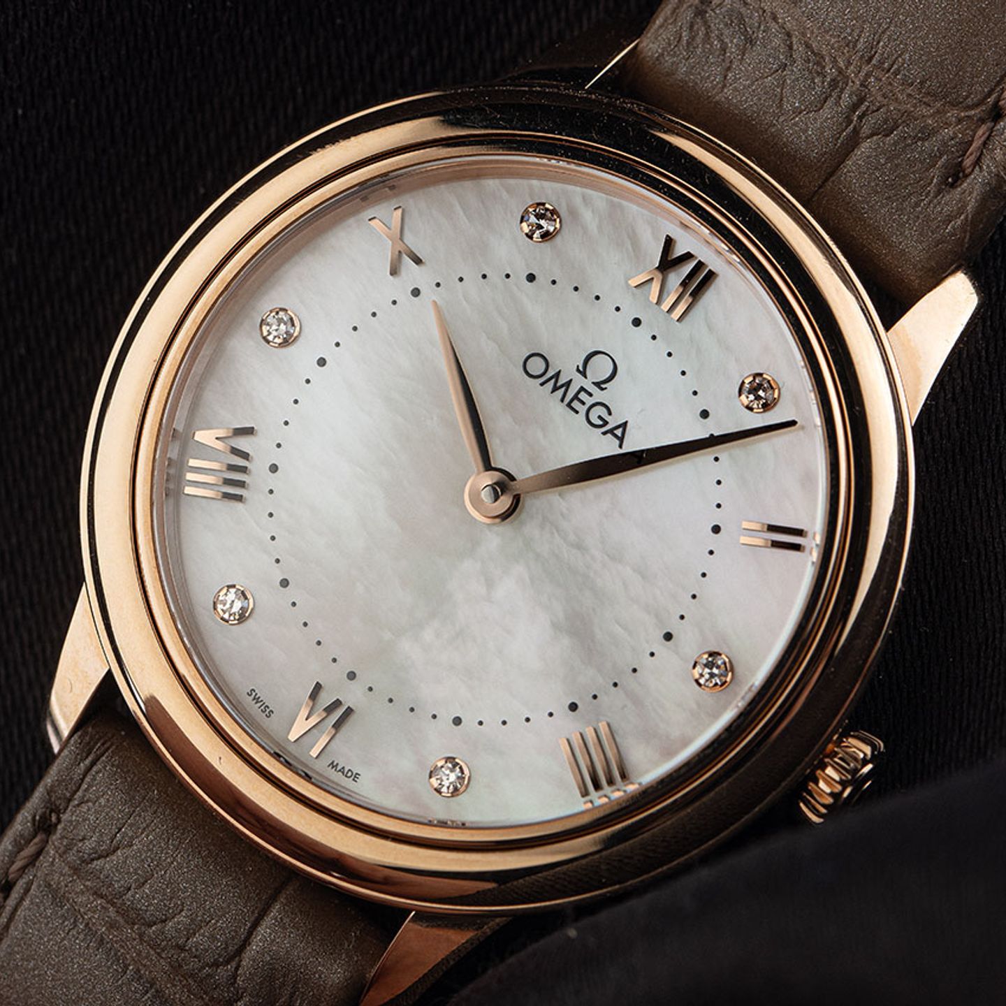Omega De Ville 434.53.30.60.55.001 (2025) - White dial 30 mm Rose Gold case (3/7)