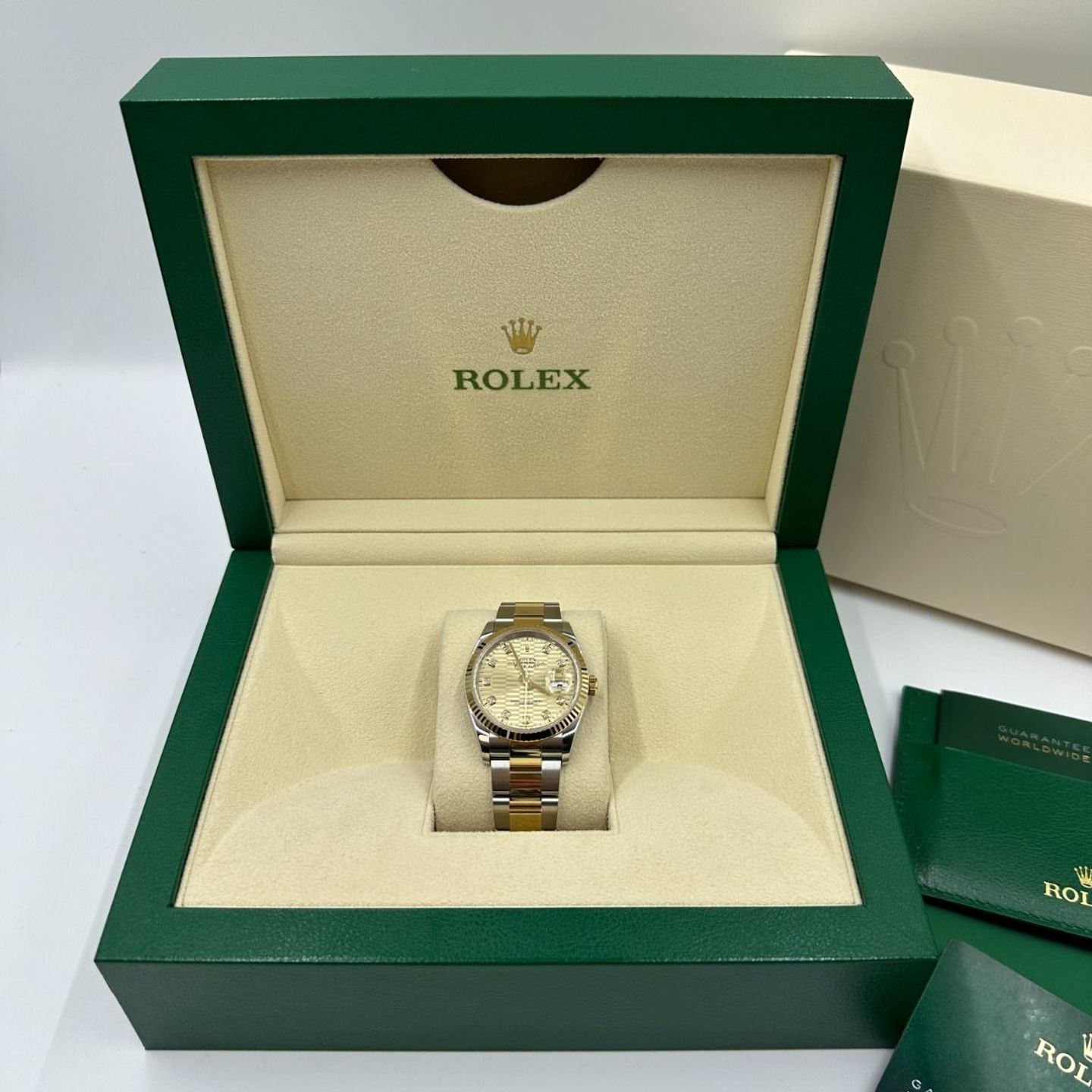 Rolex Datejust 36 126233 (2024) - Gold dial 36 mm Steel case (4/8)