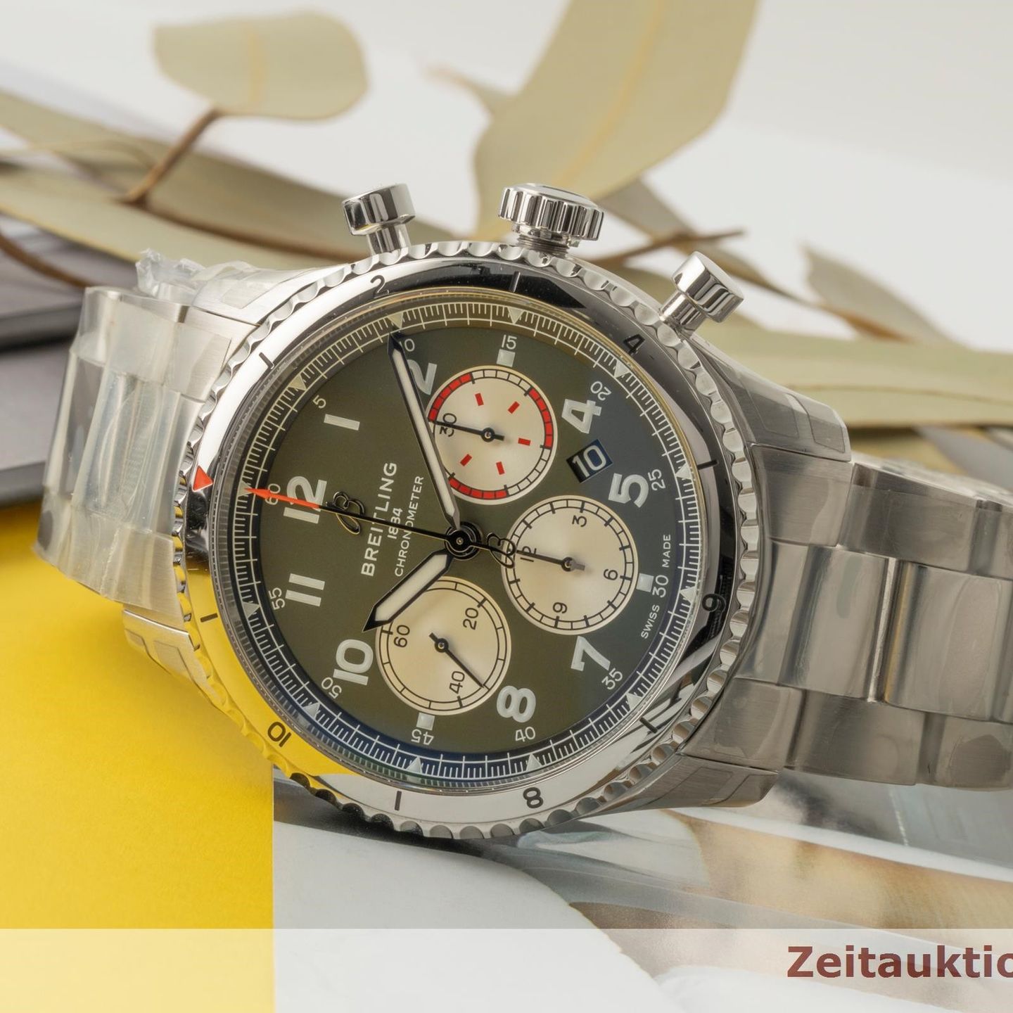 Breitling Aviator 8 AB01192A1L1A1 (2024) - Groen wijzerplaat 43mm Staal (2/8)