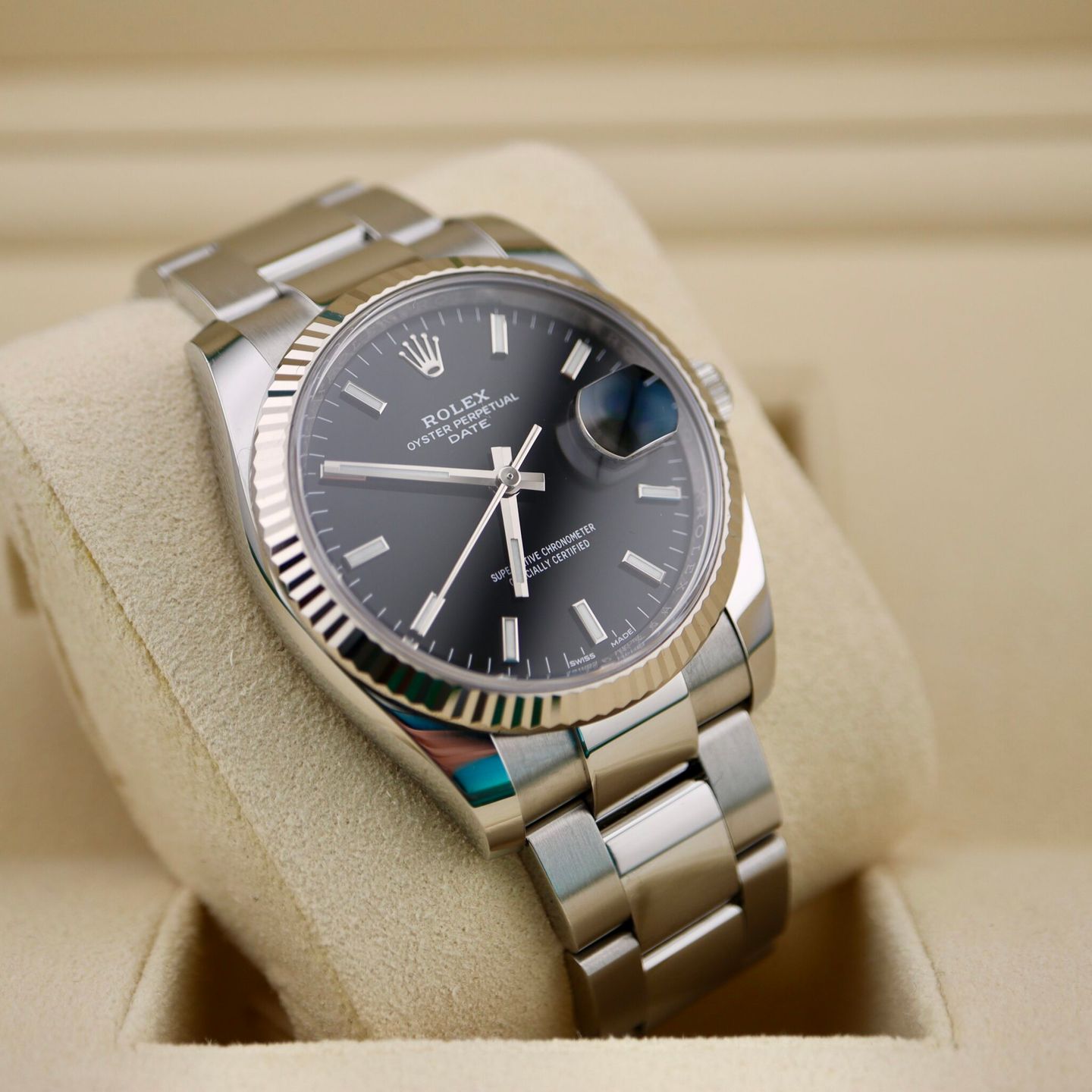 Rolex Oyster Perpetual Date 115234 (2021) - Black dial 34 mm Steel case (2/6)