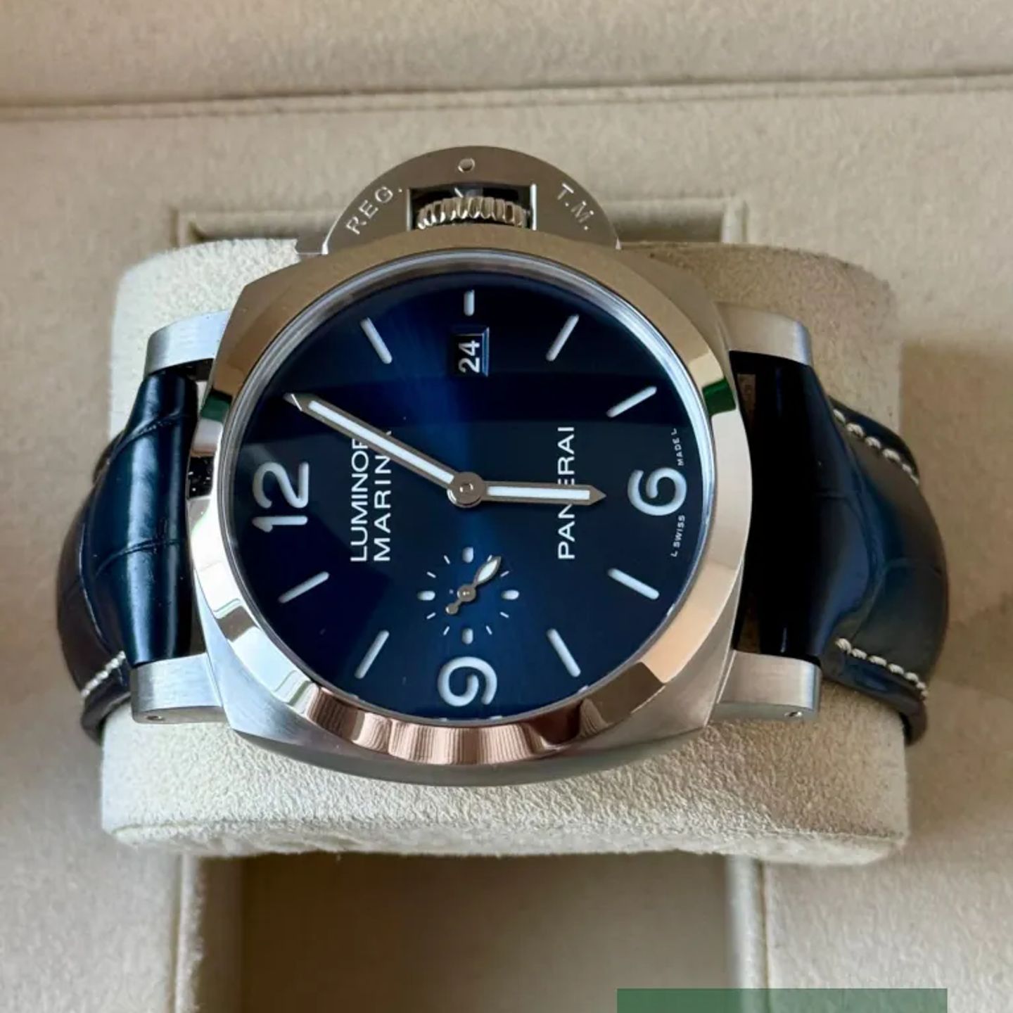 Panerai Luminor Marina PAM03313 (2025) - Blue dial 44 mm Steel case (5/7)