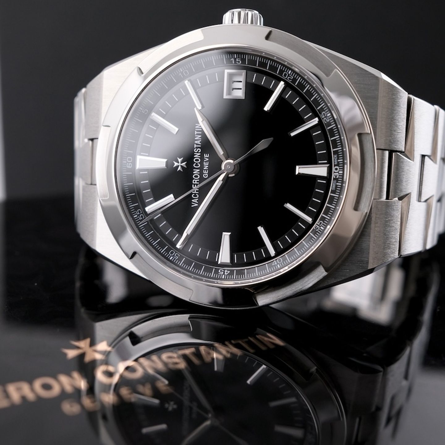 Vacheron Constantin Overseas 4500V/110A-B483 (2021) - Black dial 42 mm Steel case (1/8)