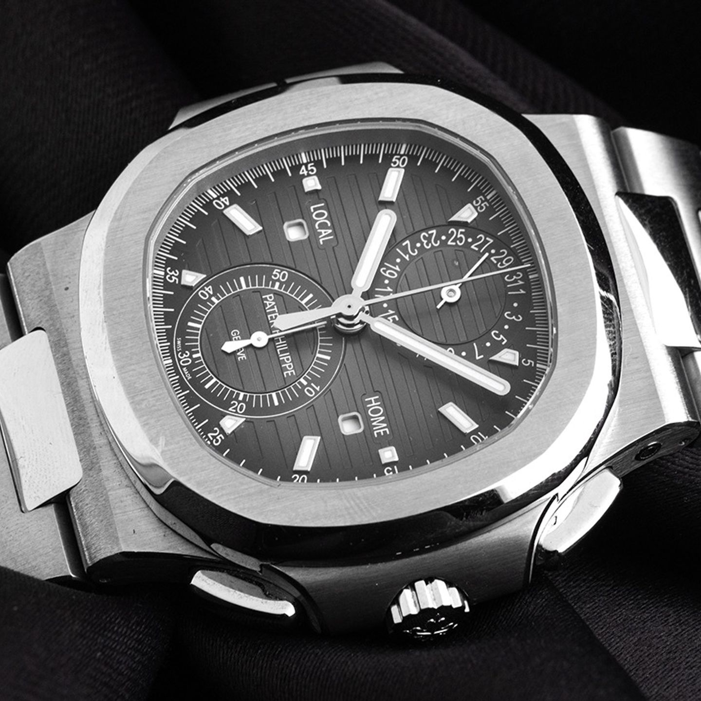 Patek Philippe Nautilus 5990/1A-001 (2017) - Black dial 41 mm Steel case (3/7)