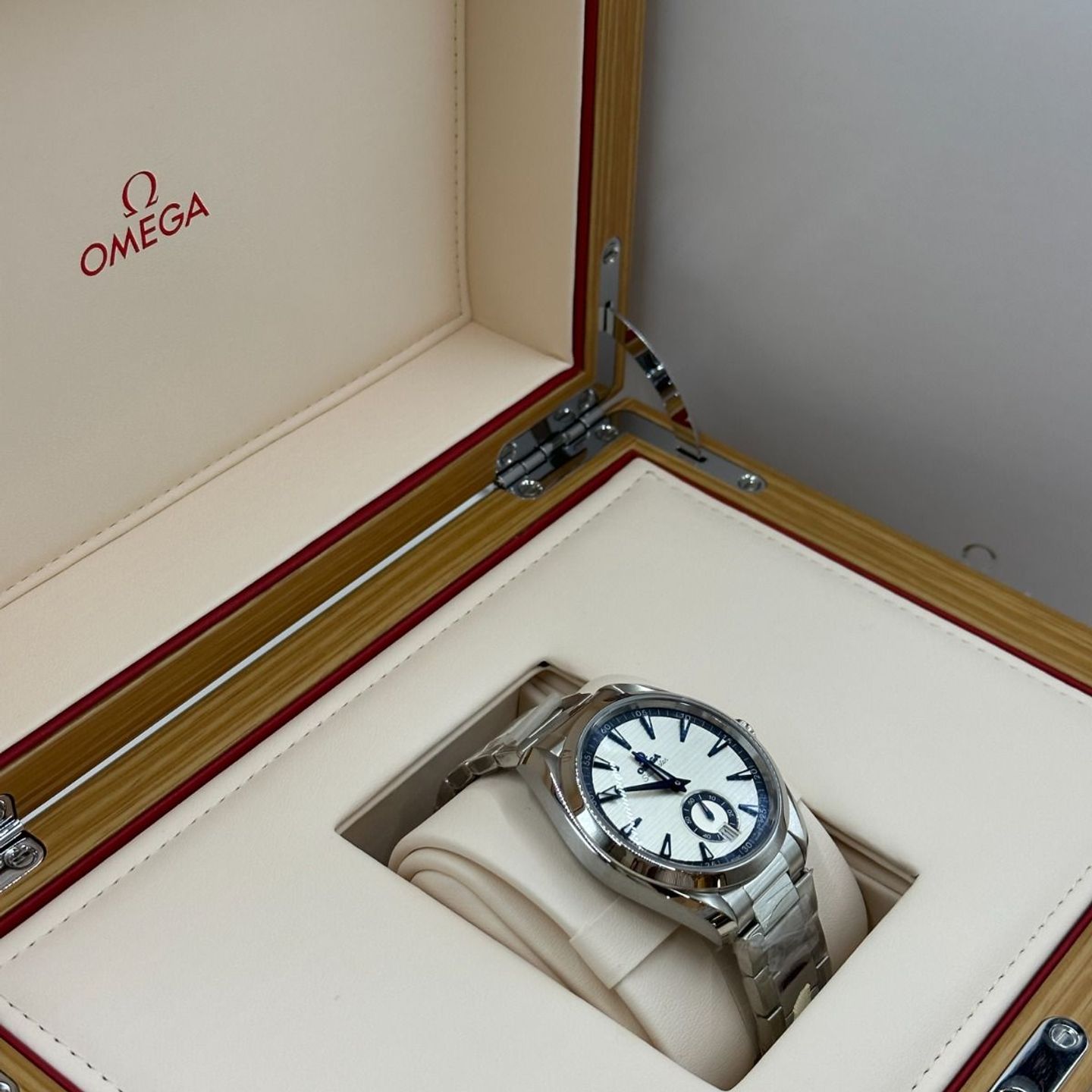 Omega Seamaster Aqua Terra 220.10.41.21.02.004 - (2/8)