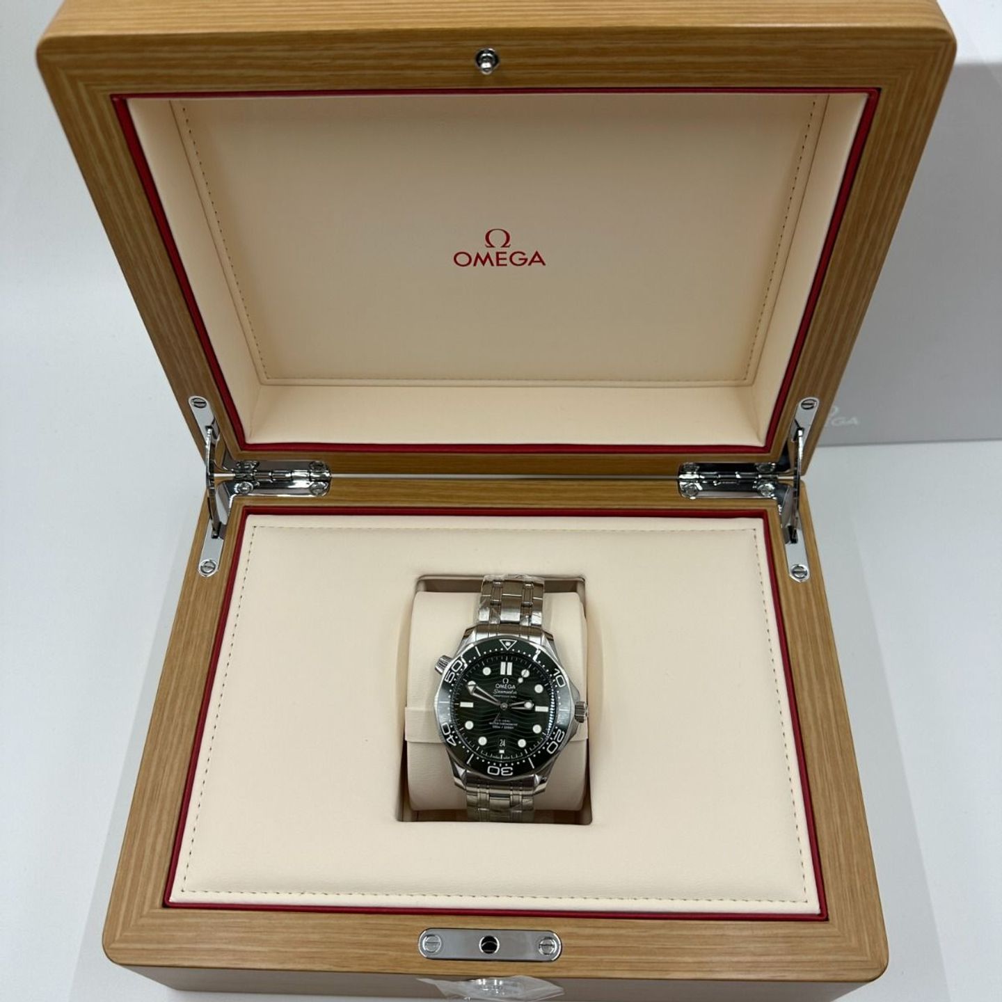 Omega Seamaster Diver 300 M 210.30.42.20.10.001 (2023) - Green dial 42 mm Steel case (4/8)