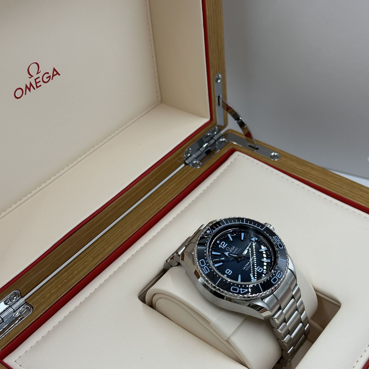 Omega Seamaster Planet Ocean 215.30.46.21.03.002 - (4/8)