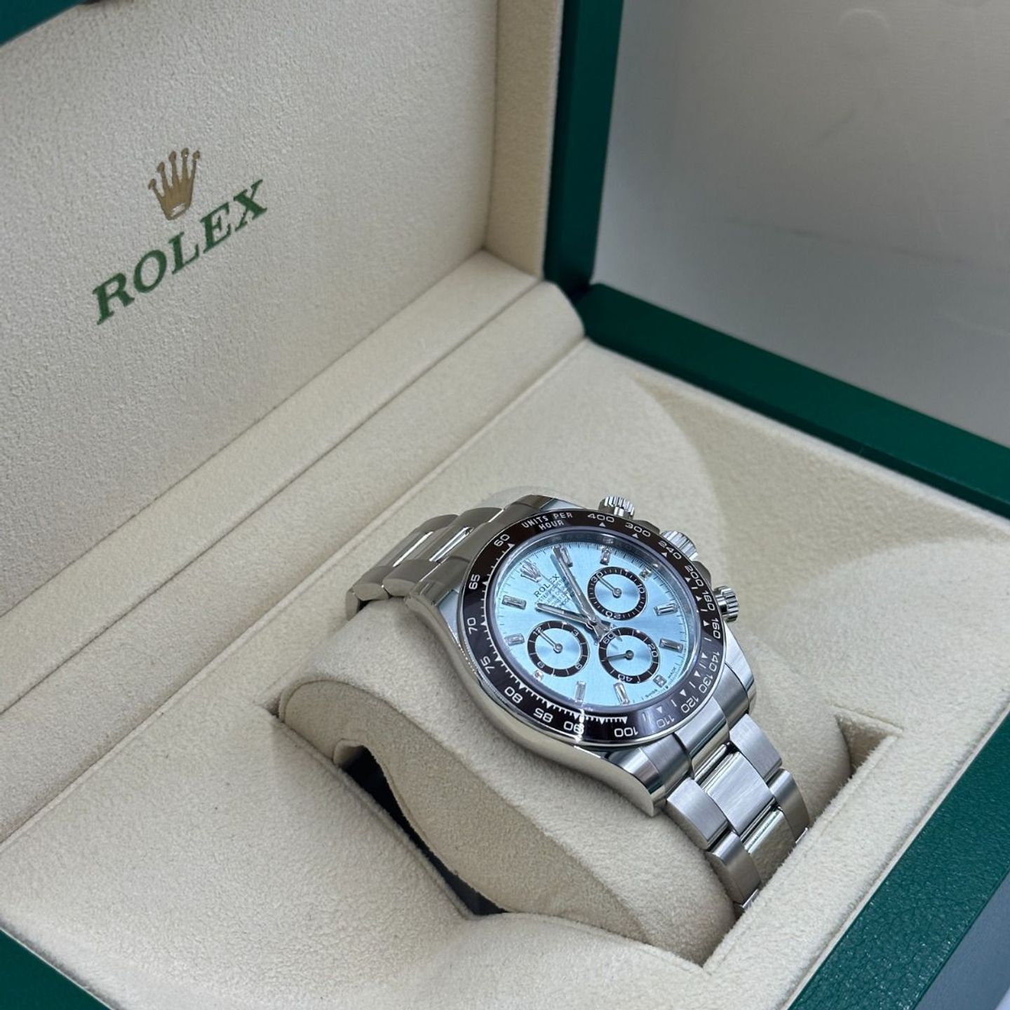 Rolex Daytona 126506 (2024) - Blue dial 40 mm Platinum case (3/8)