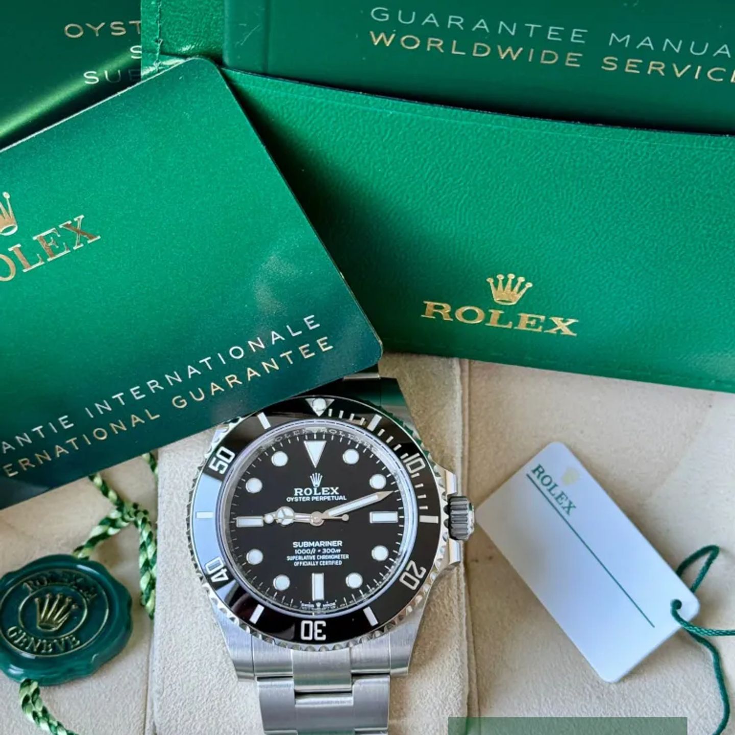 Rolex Submariner No Date 124060 (2025) - Black dial 41 mm Steel case (7/7)
