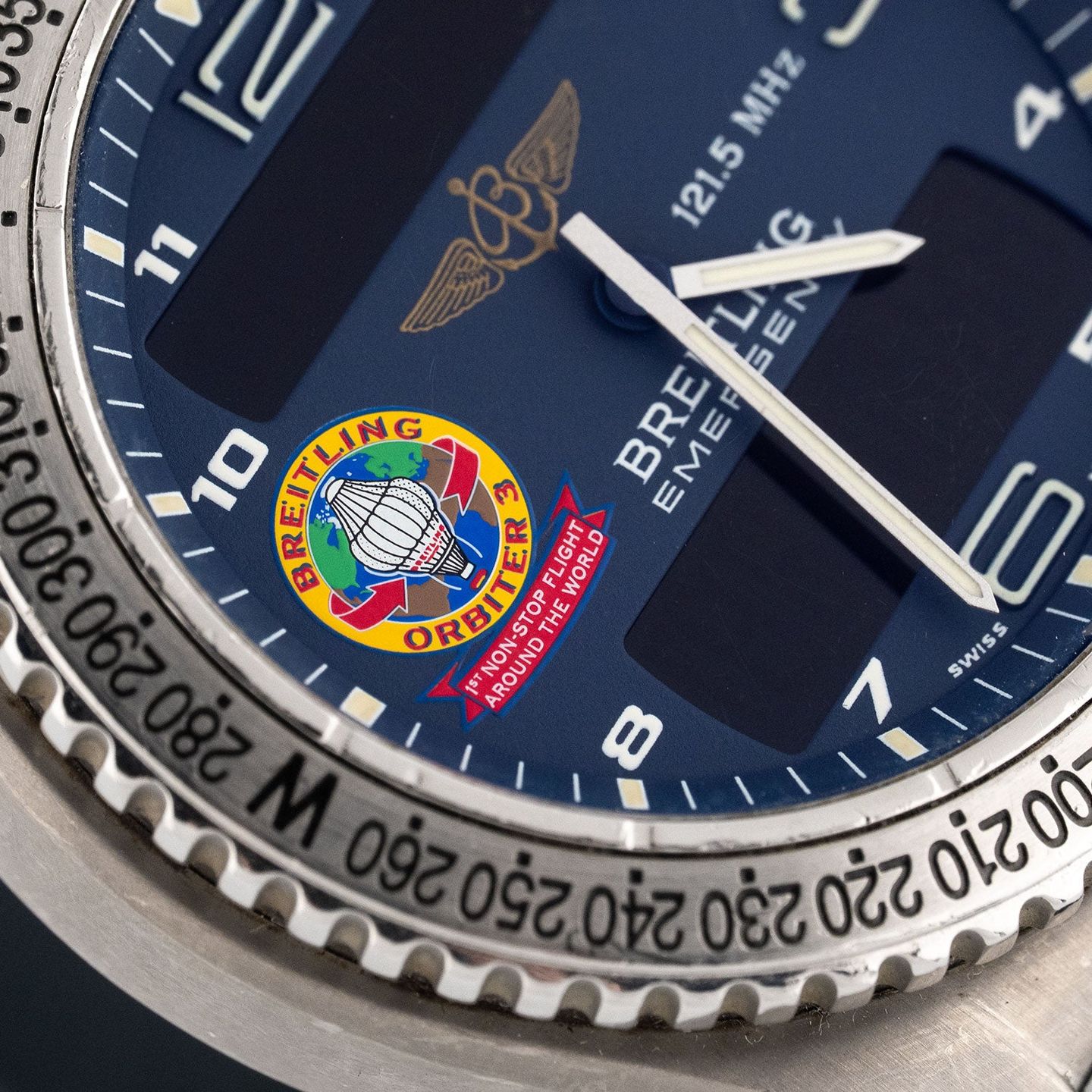 Breitling Emergency E56321 (2005) - 43 mm Titanium case (3/7)