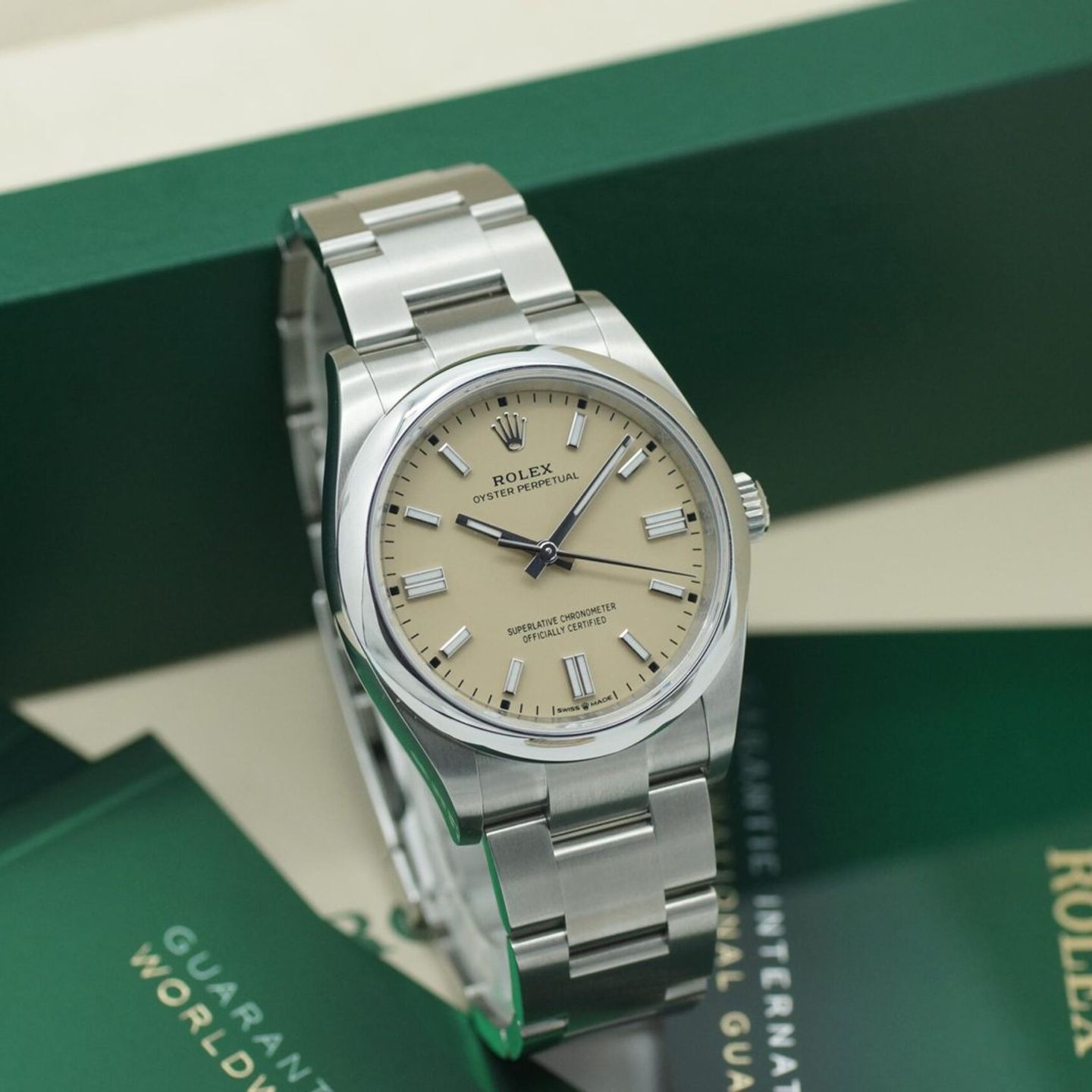 Rolex Oyster Perpetual 36 126000 (2020) - Beige wijzerplaat 36mm Staal (1/8)