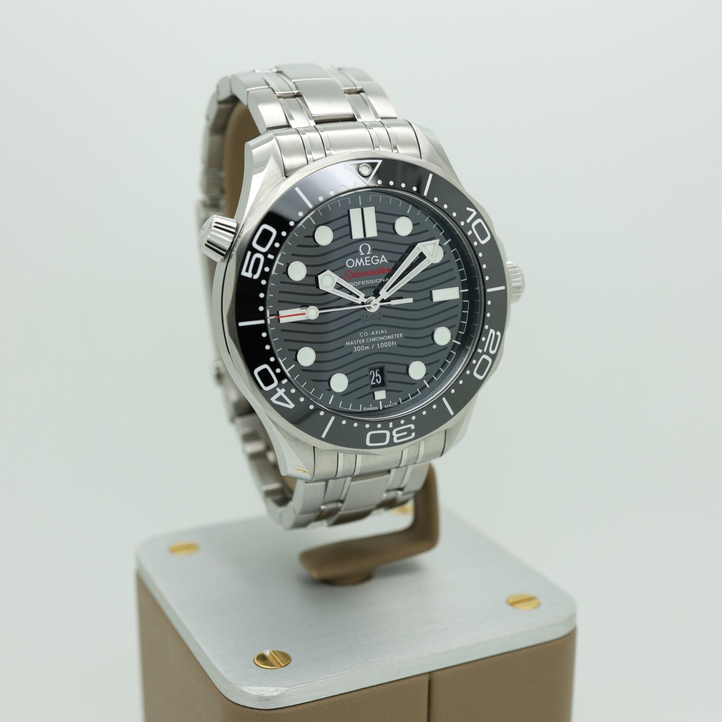 Omega Seamaster Diver 300 M 210.30.42.20.01.001 (2024) - Black dial 42 mm Steel case (2/8)