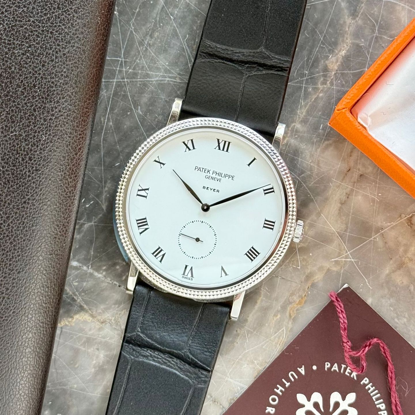 Patek Philippe Calatrava 3919 (1990) - White dial 33 mm (1/8)