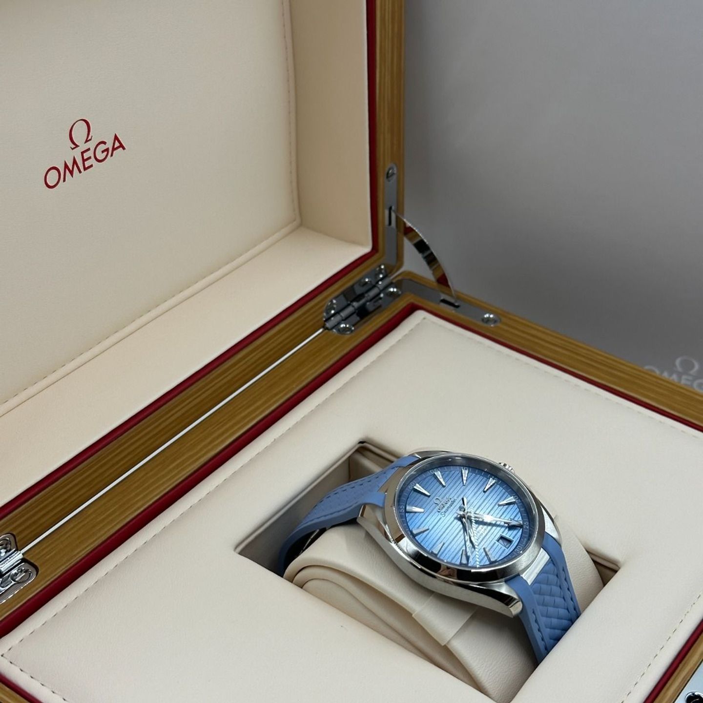 Omega Seamaster Aqua Terra 220.12.41.21.03.008 (2024) - Blue dial 41 mm Steel case (3/8)