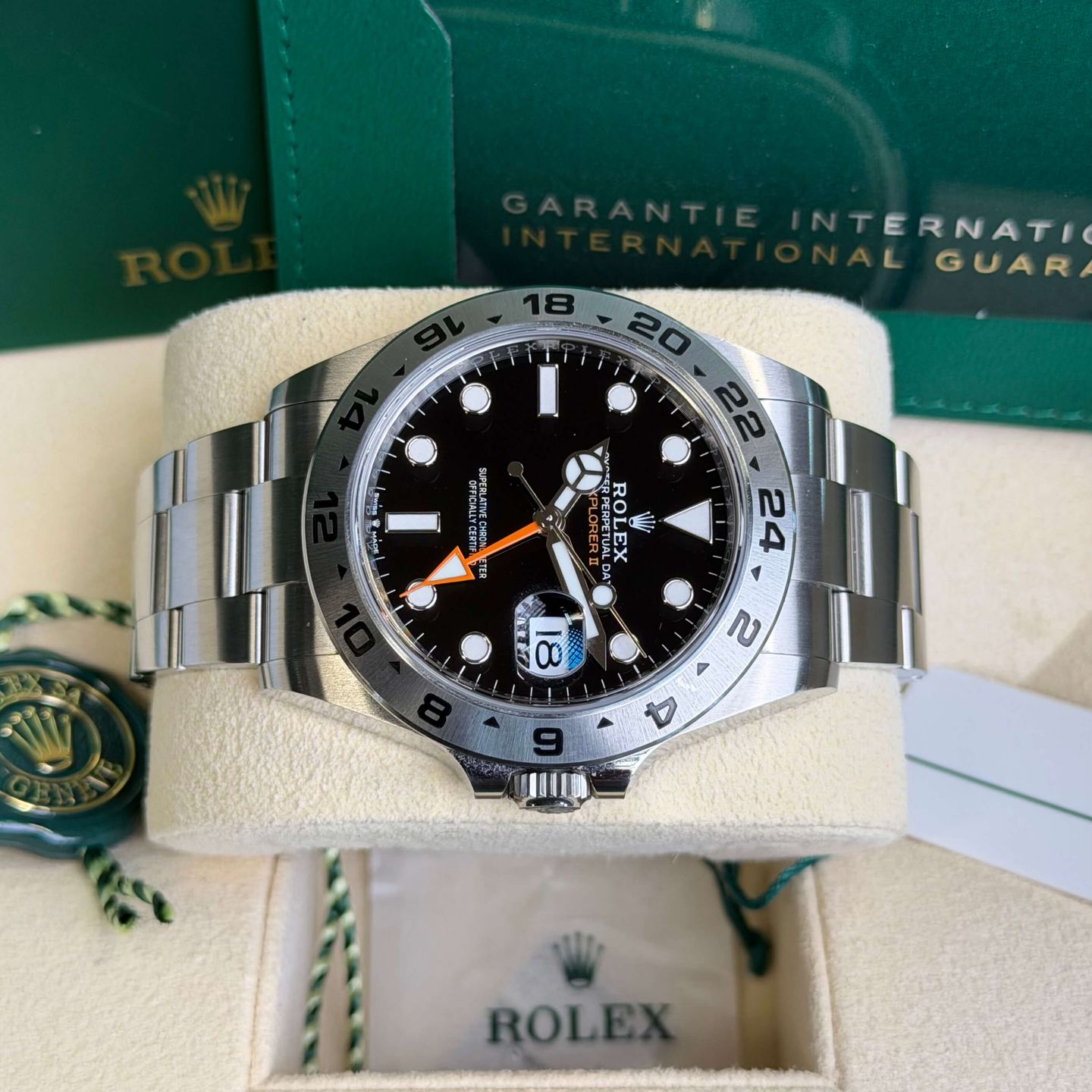 Rolex Explorer II 226570 (2021) - Zwart wijzerplaat 42mm Staal (4/7)