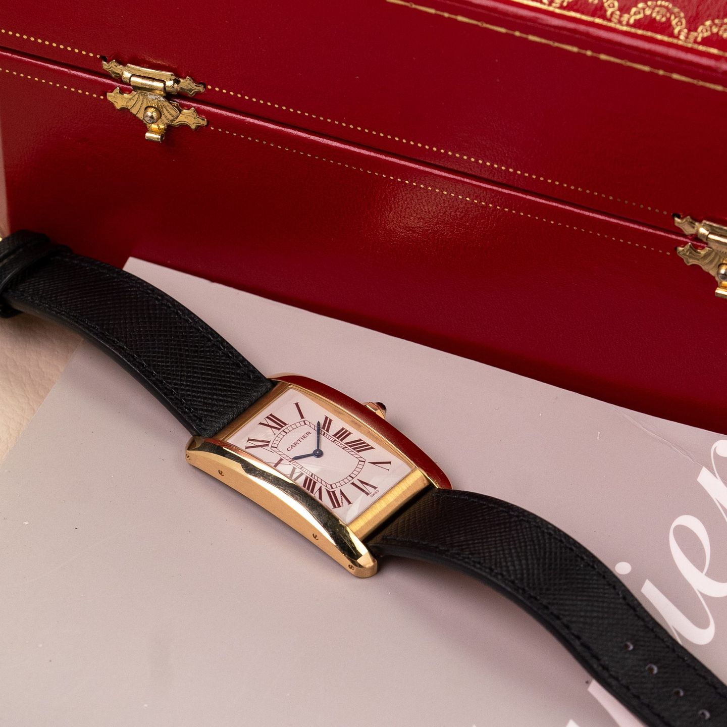 Cartier Tank Américaine 1735 (Unknown (random serial)) - White dial 26 mm Yellow Gold case (6/6)